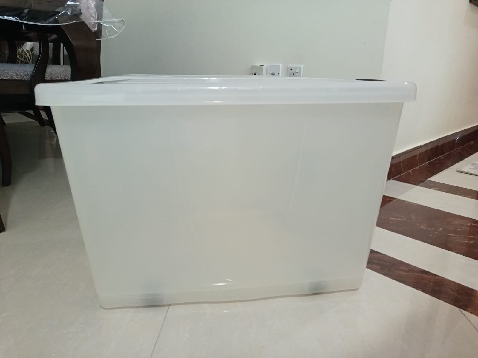 Plastic closing box  - Image 4