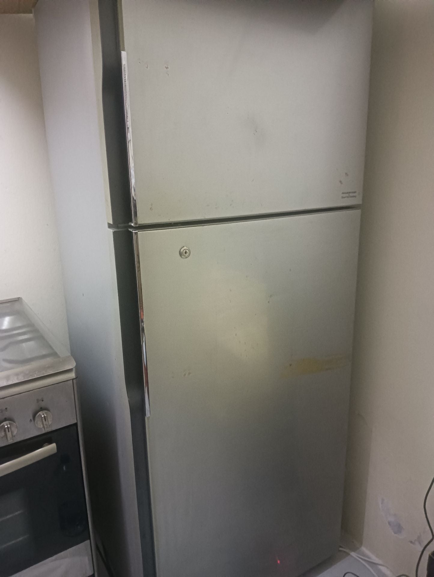 HITACHI 300L fridge in very good condition - Image 1