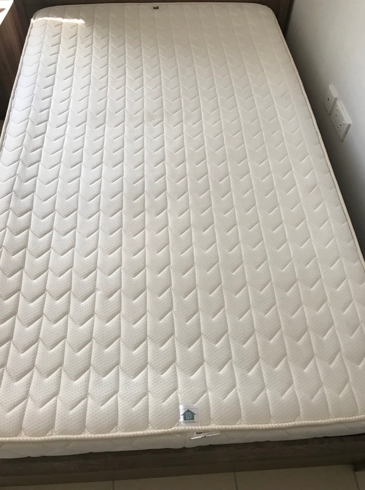 Bed and mattress set - Image 4