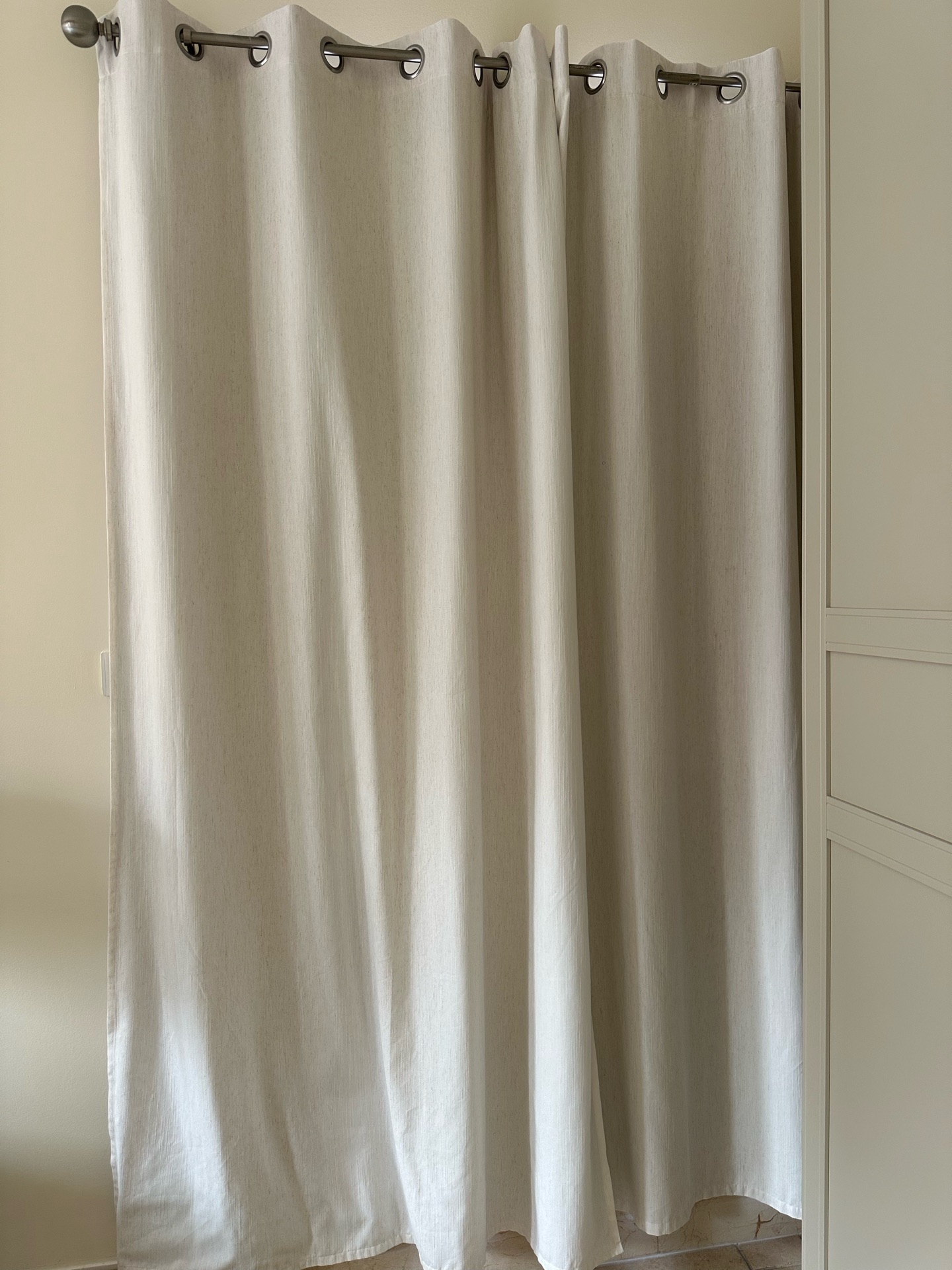 Curtains with blackout and rods - Image 6