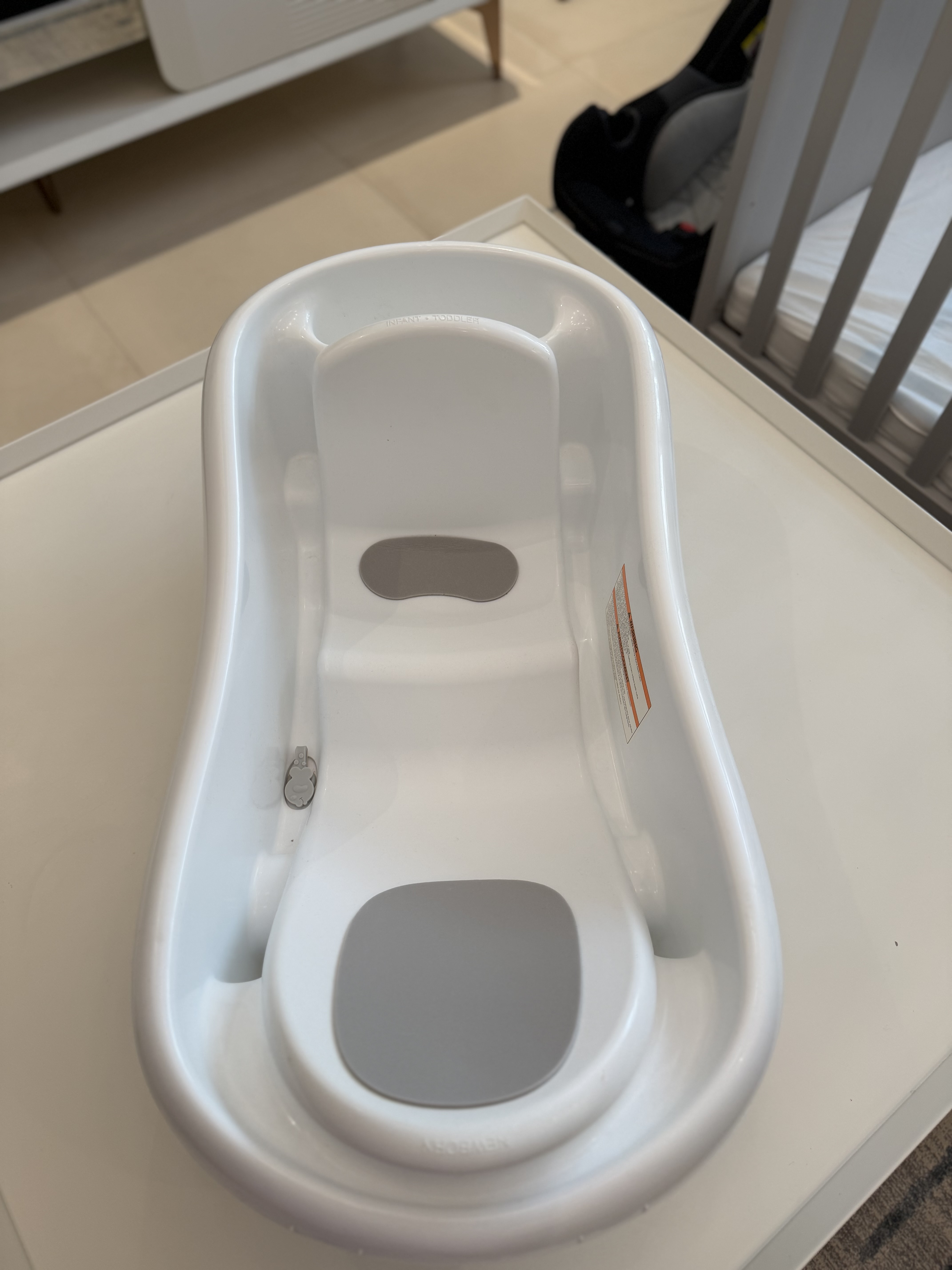 Mothercare car seat & Centrepoint bath tub - Image 3