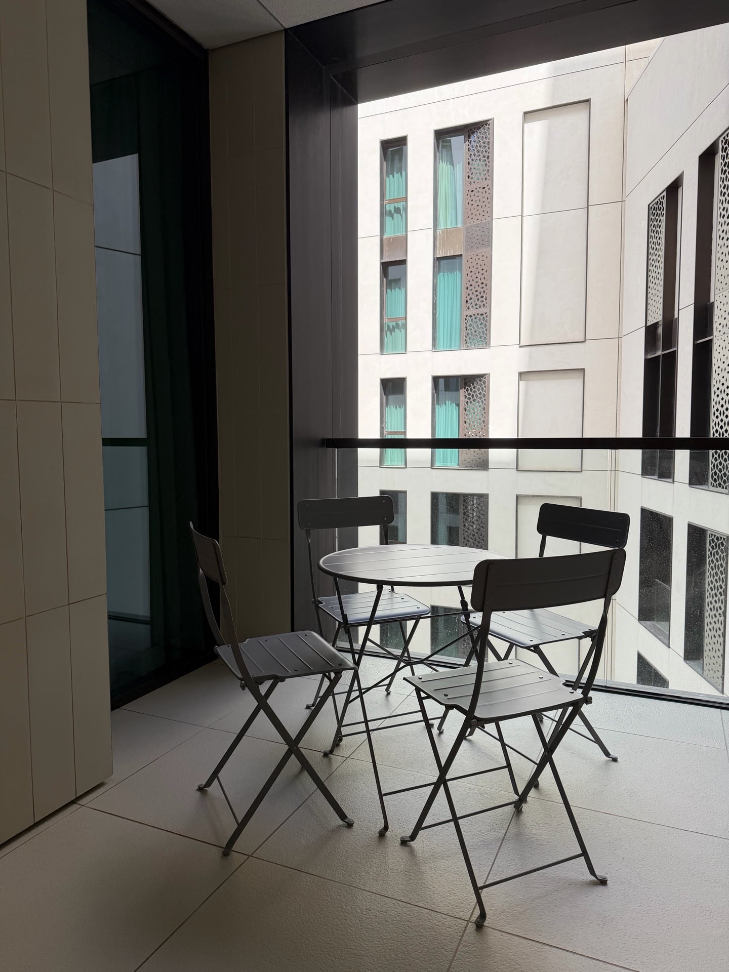 1 Table and 4 chairs - Image 1