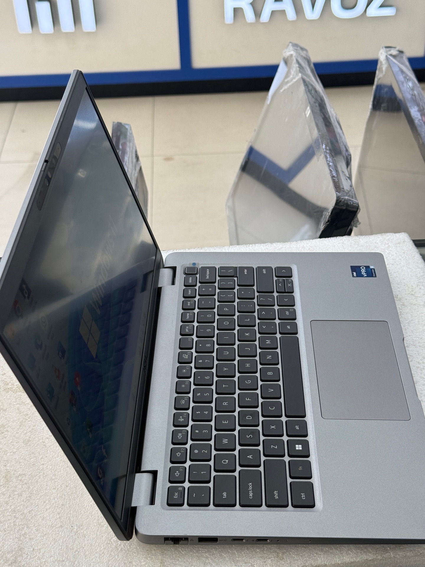 Dell Latitude 5440 - Image 5