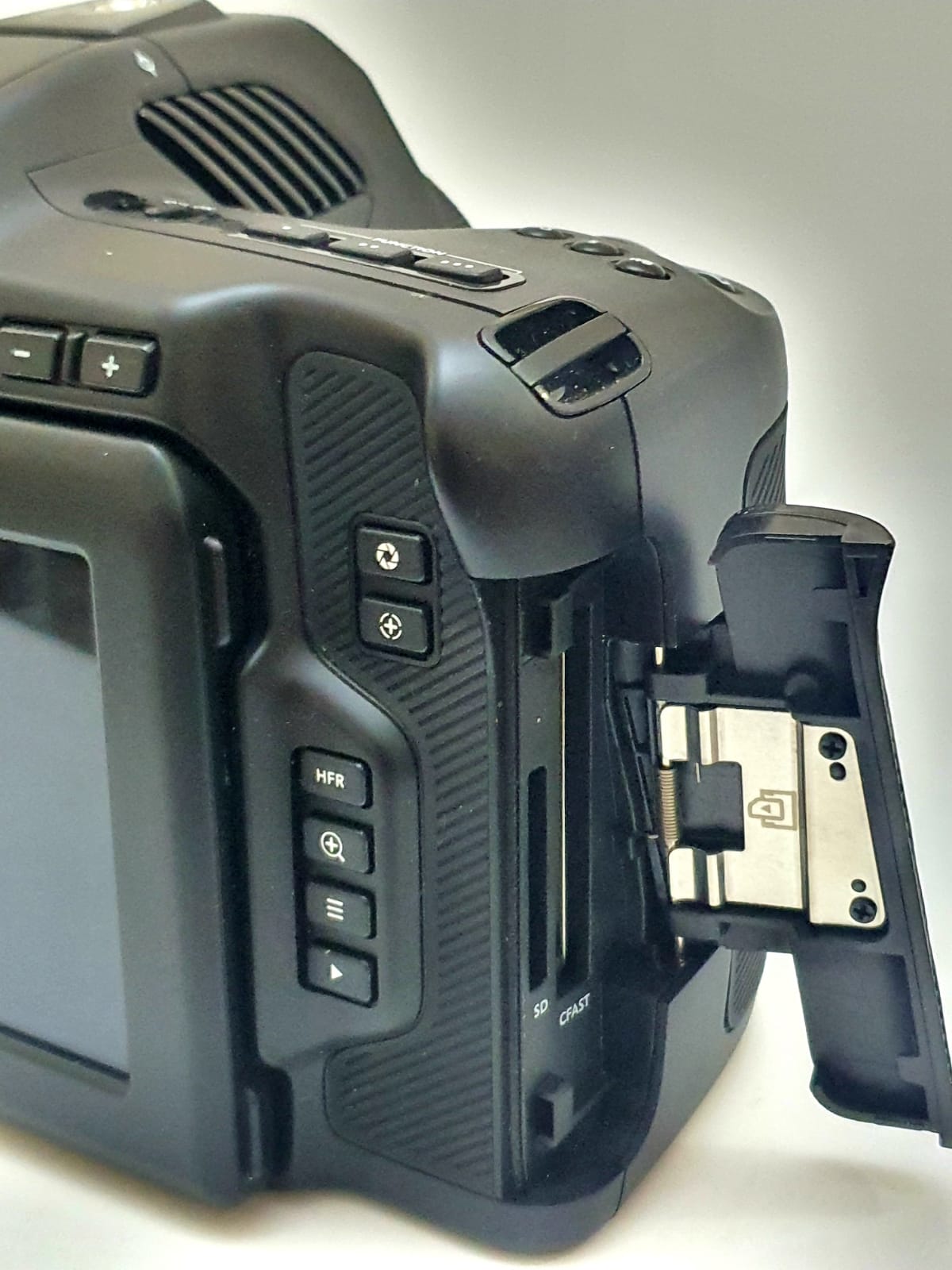 Blackmagic Pocket Cinema Camera 6K Pro - Image 3