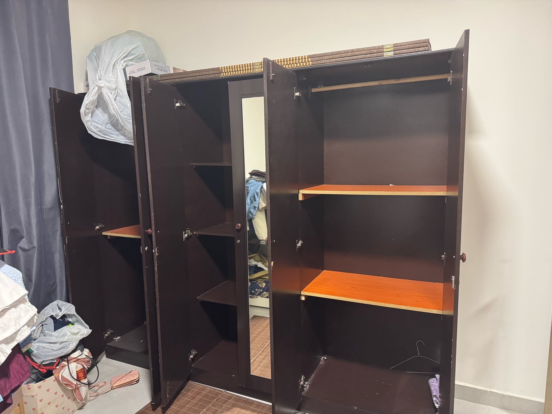 6 door wardrobe  - Image 4