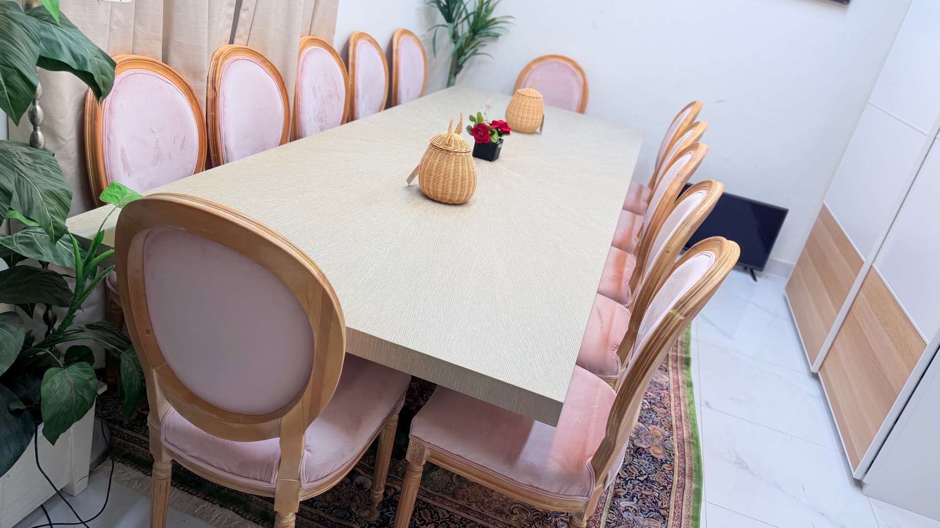 Dining table with 12 chair - Image 1