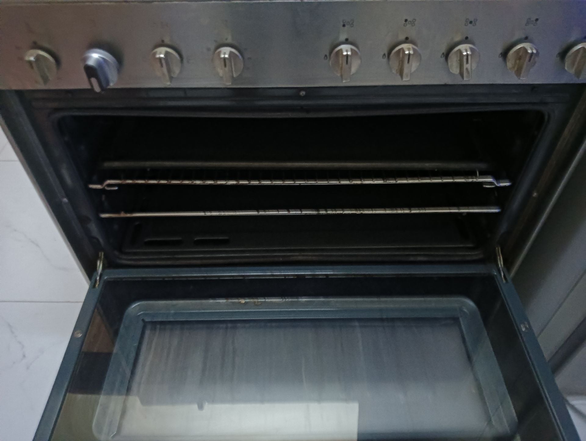 For Sale: LG 5‑Plate Cooking Range – Excellent Condition - Image 3