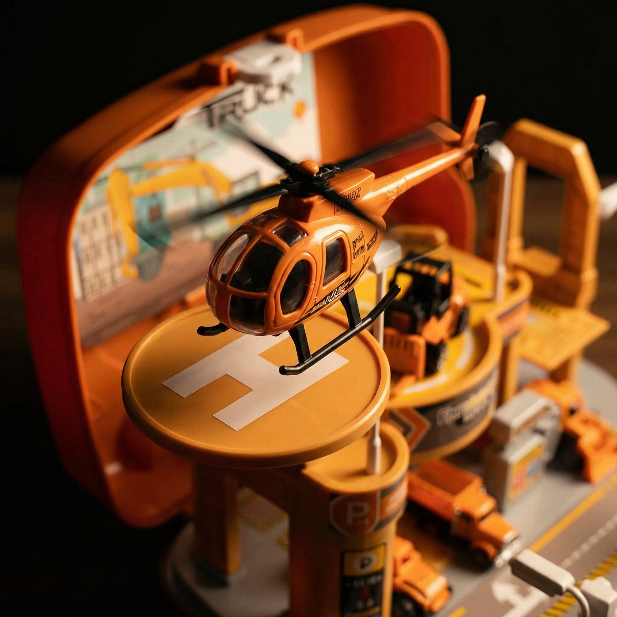 Engineering / Military Truck Suitcase Play Set - Image 9