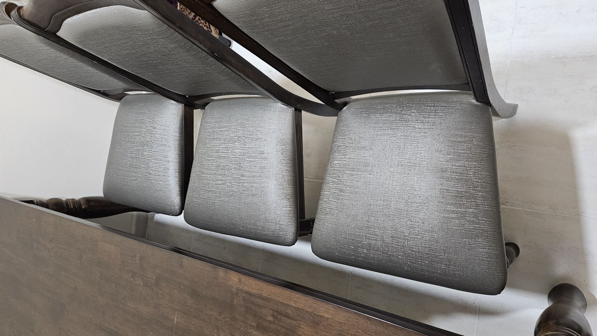 Dining Table 6 seater - Image 3