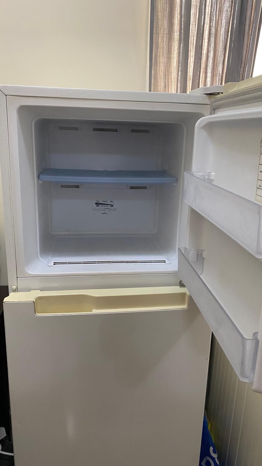 SAMSUNG REFRIGERATOR FOR SALE - Image 4