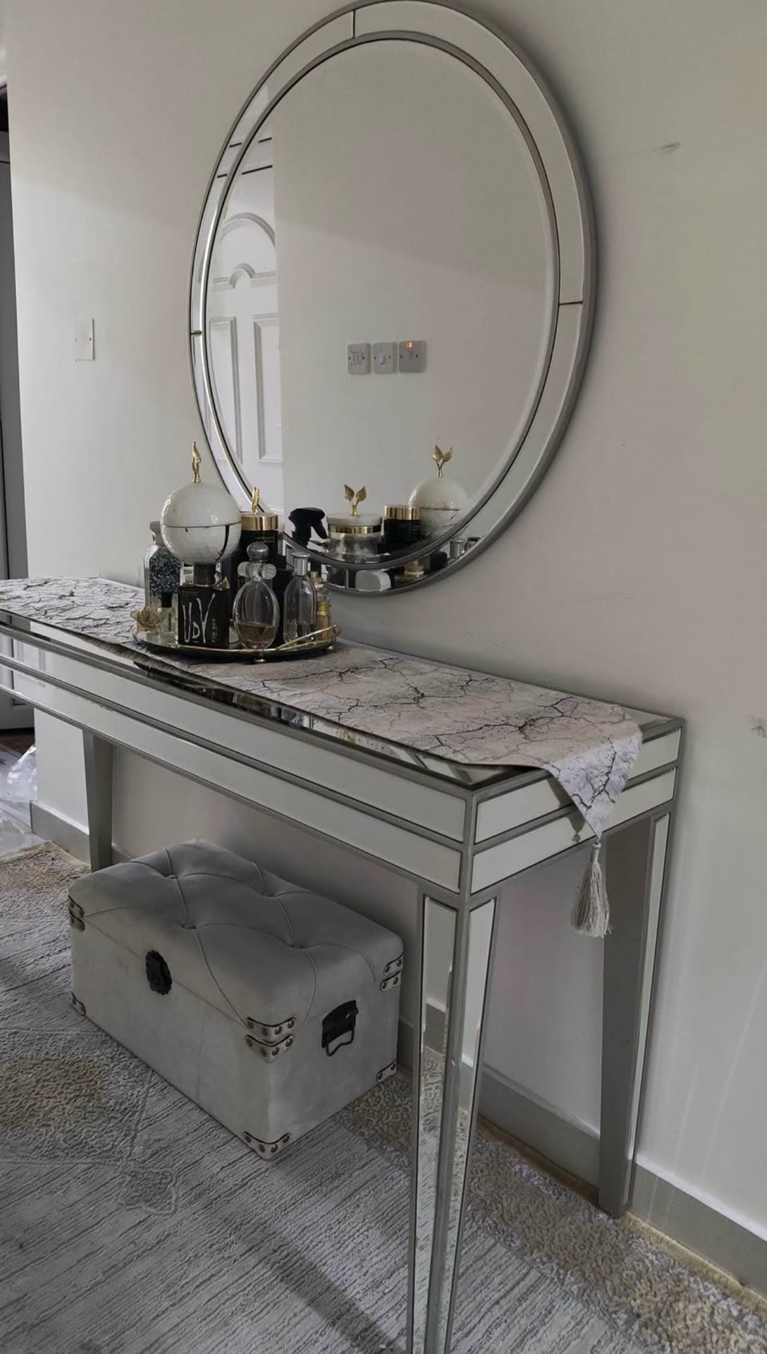 Console table and mirror - Image 1