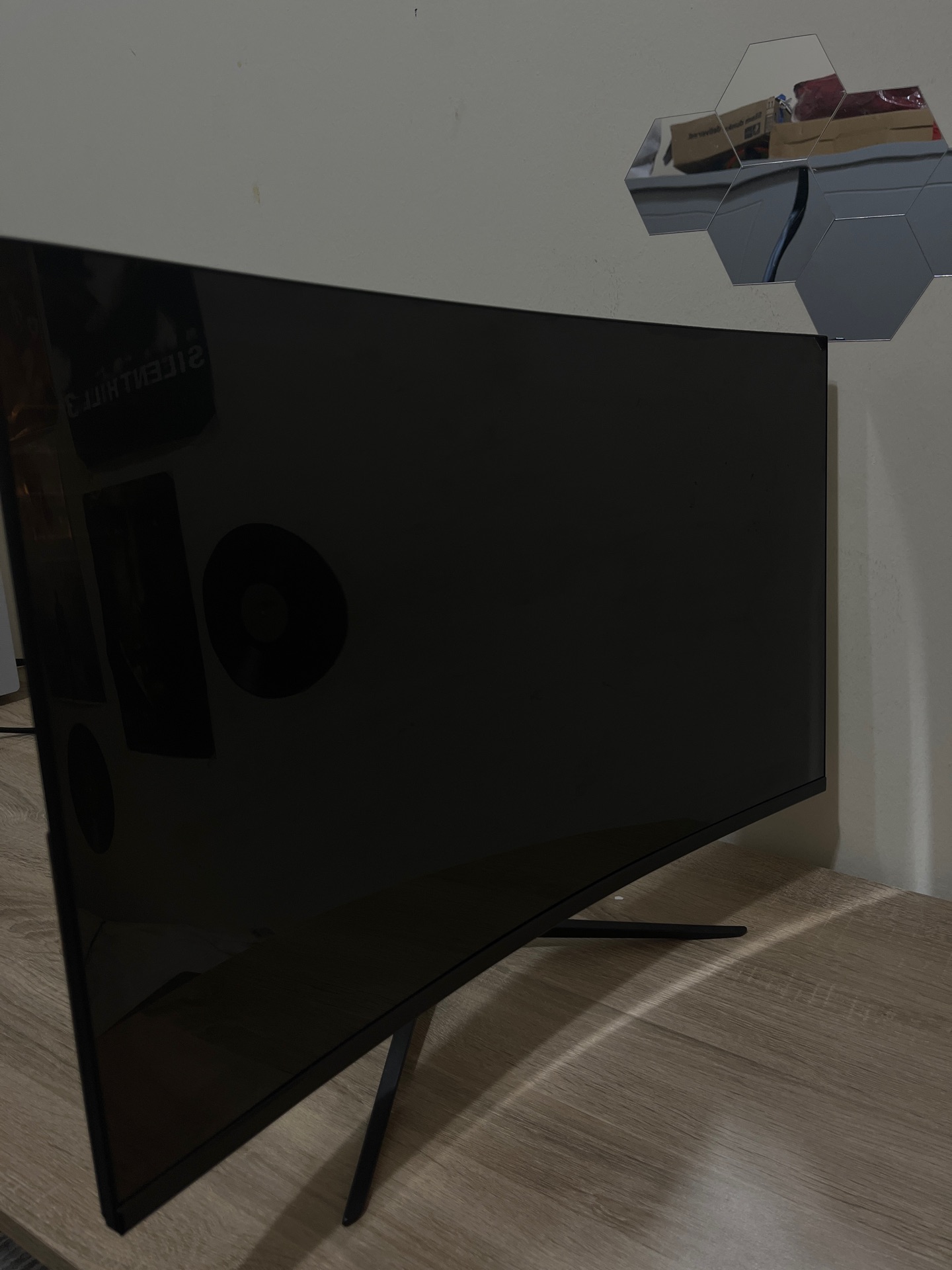 SOOAN 27” Curved 120Hz Monitor & White Monitor Light Bar included. - Image 8