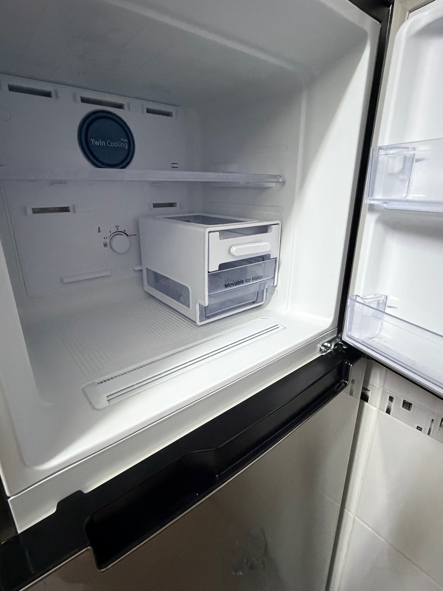  Samsung Fridge for Sale - Used Like Brand New - 350 Liter  - Image 4