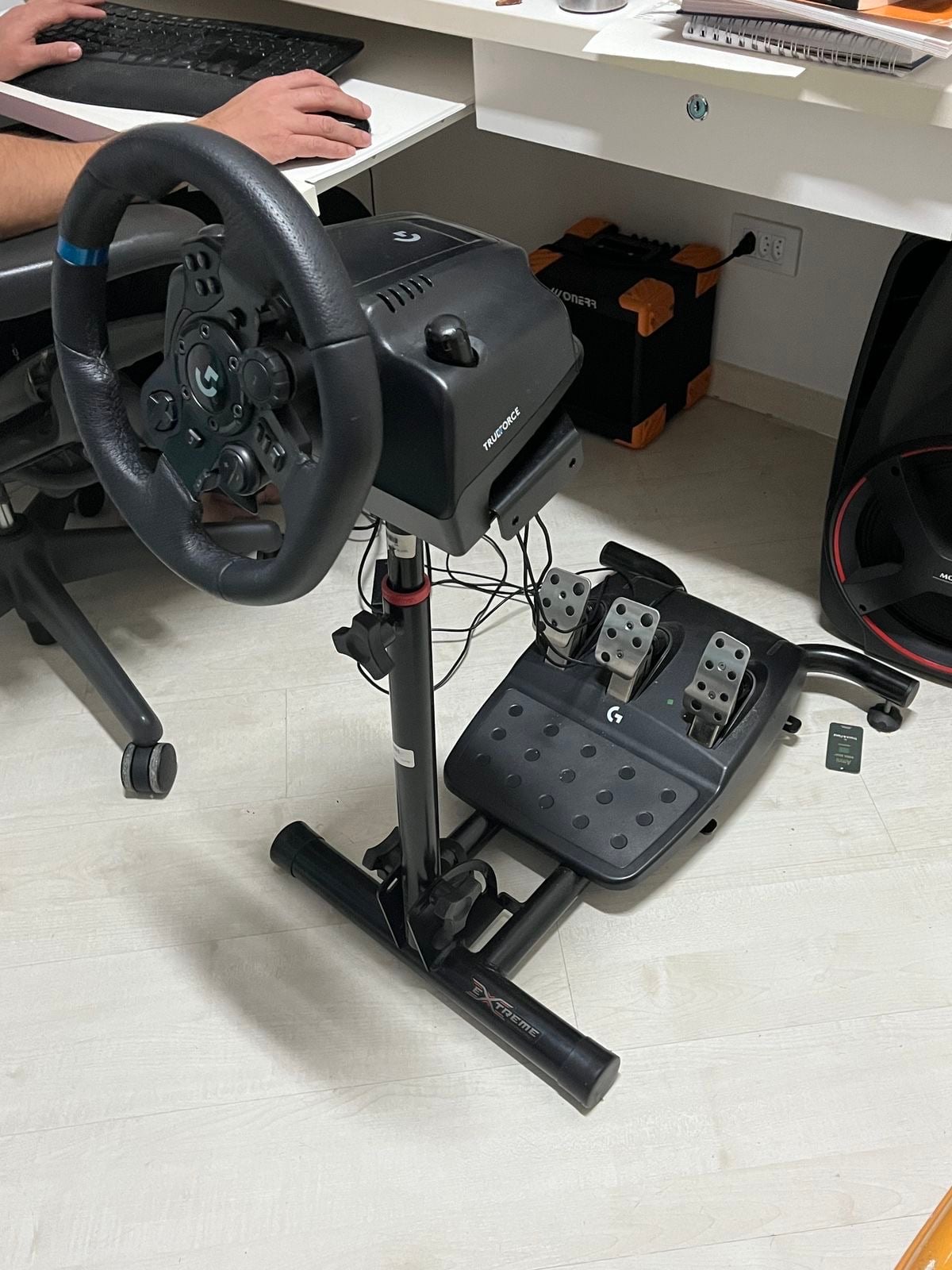 G923 logitexh steering wheel - Image 4