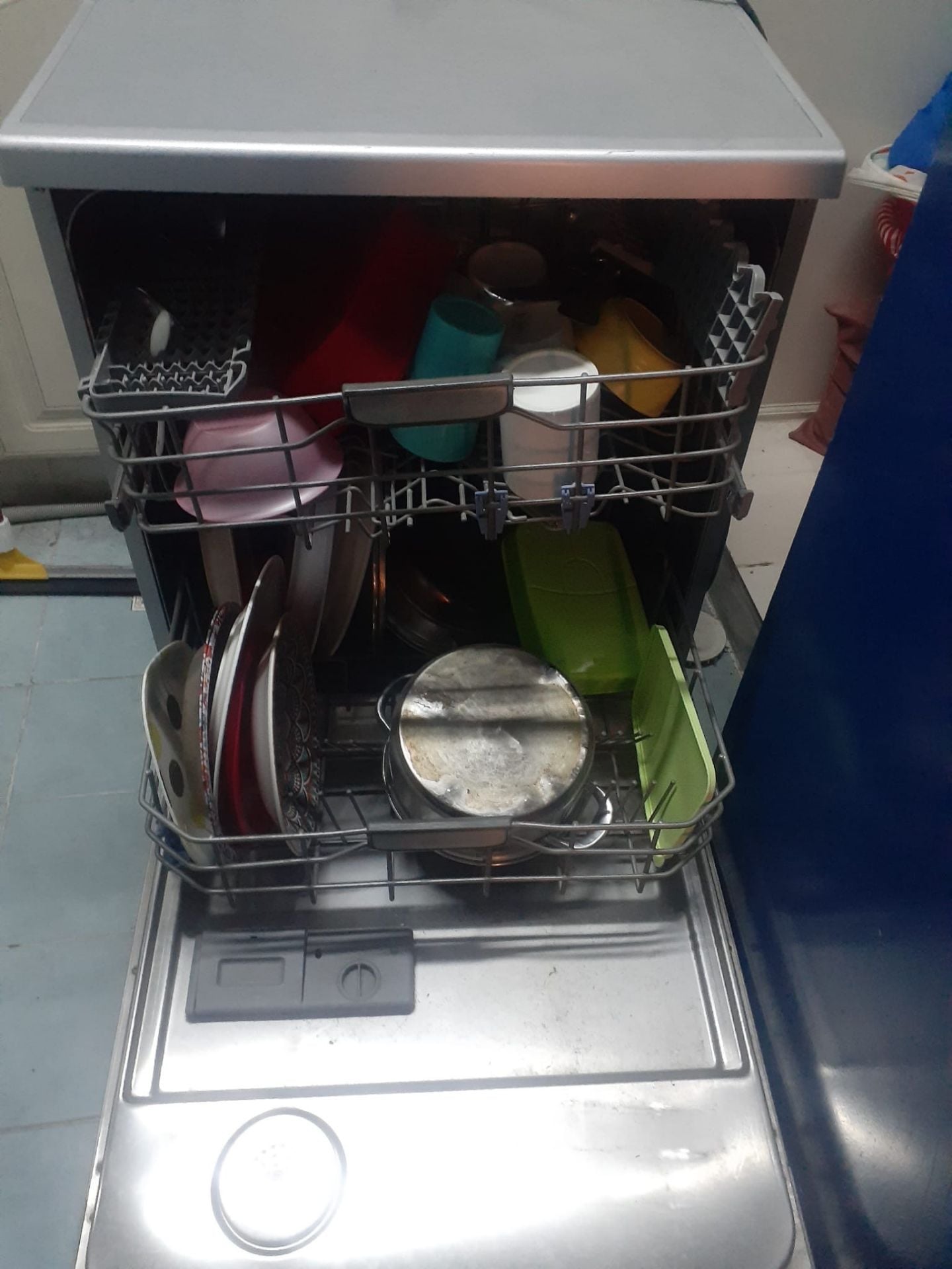 Good condition DISH WASHER ( rarely used) - Image 3