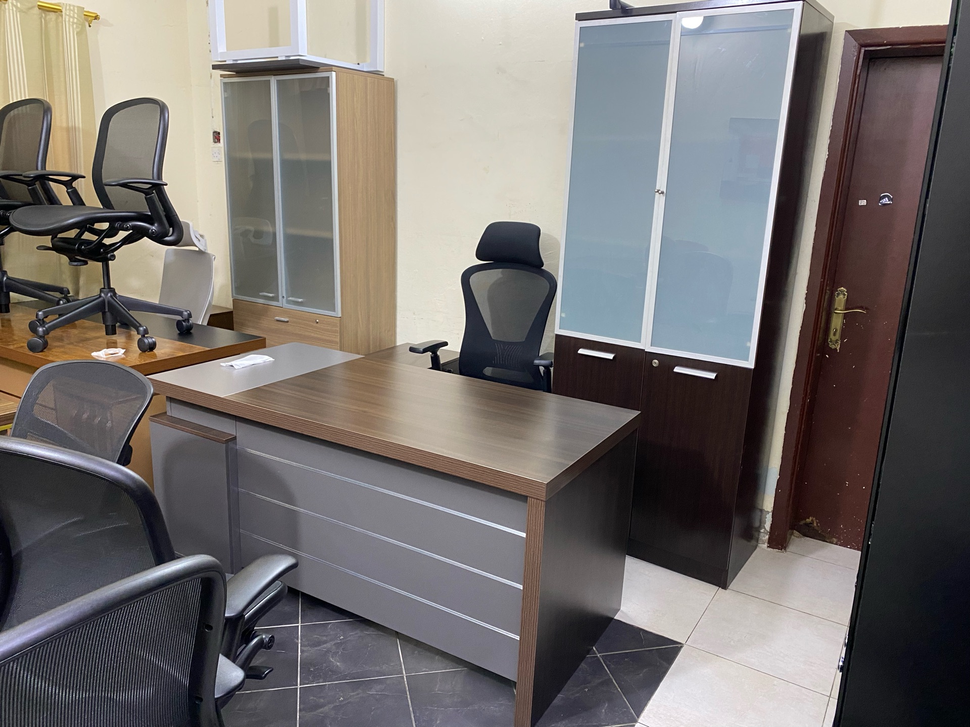 Used office furniture  - Image 8
