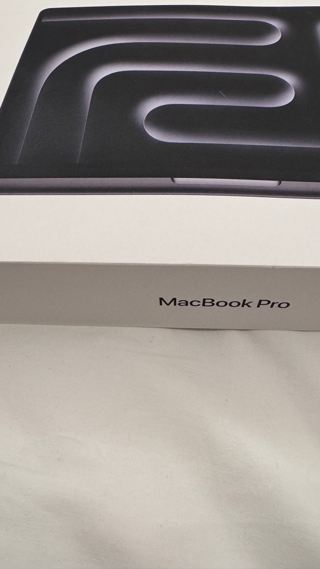 MacBook – Apple M3 Max - Image 7