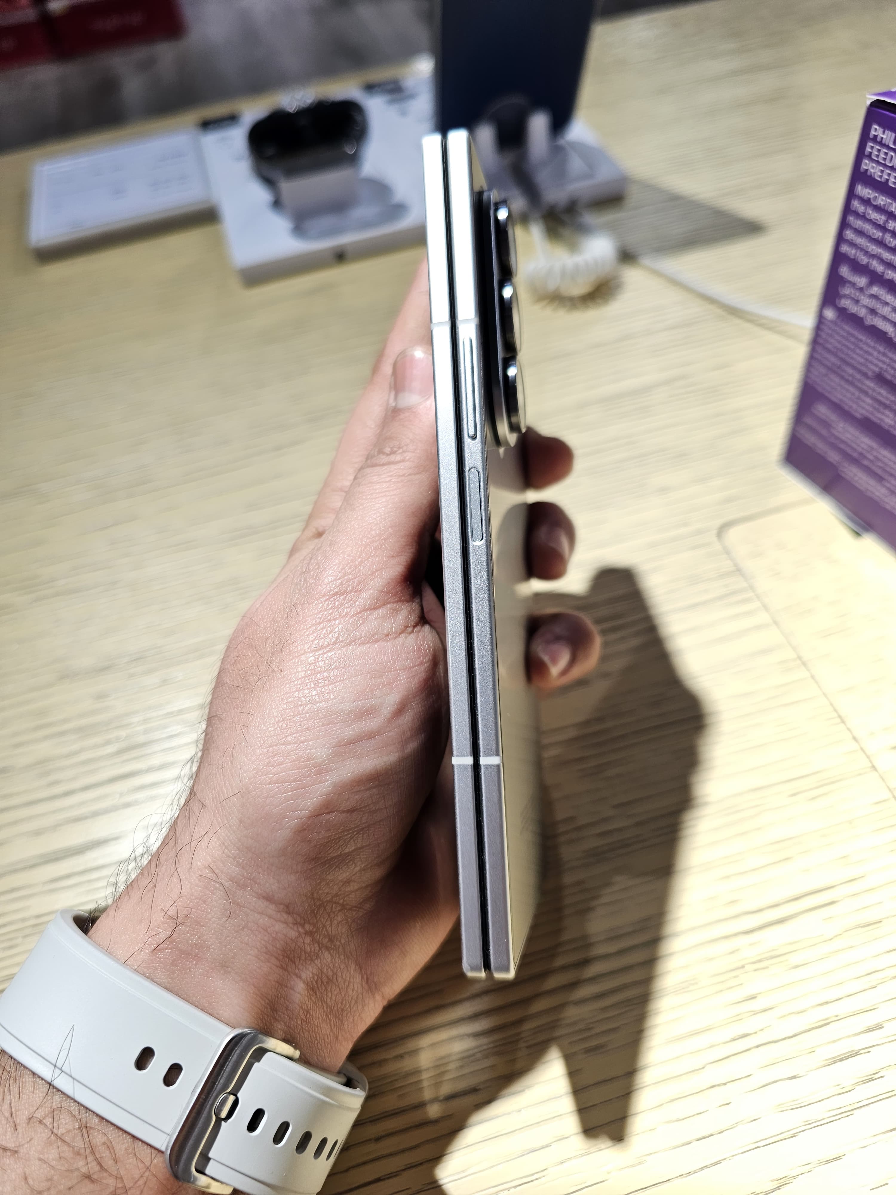 SAMSUNG Galaxy Z Flod 7 - Image 6
