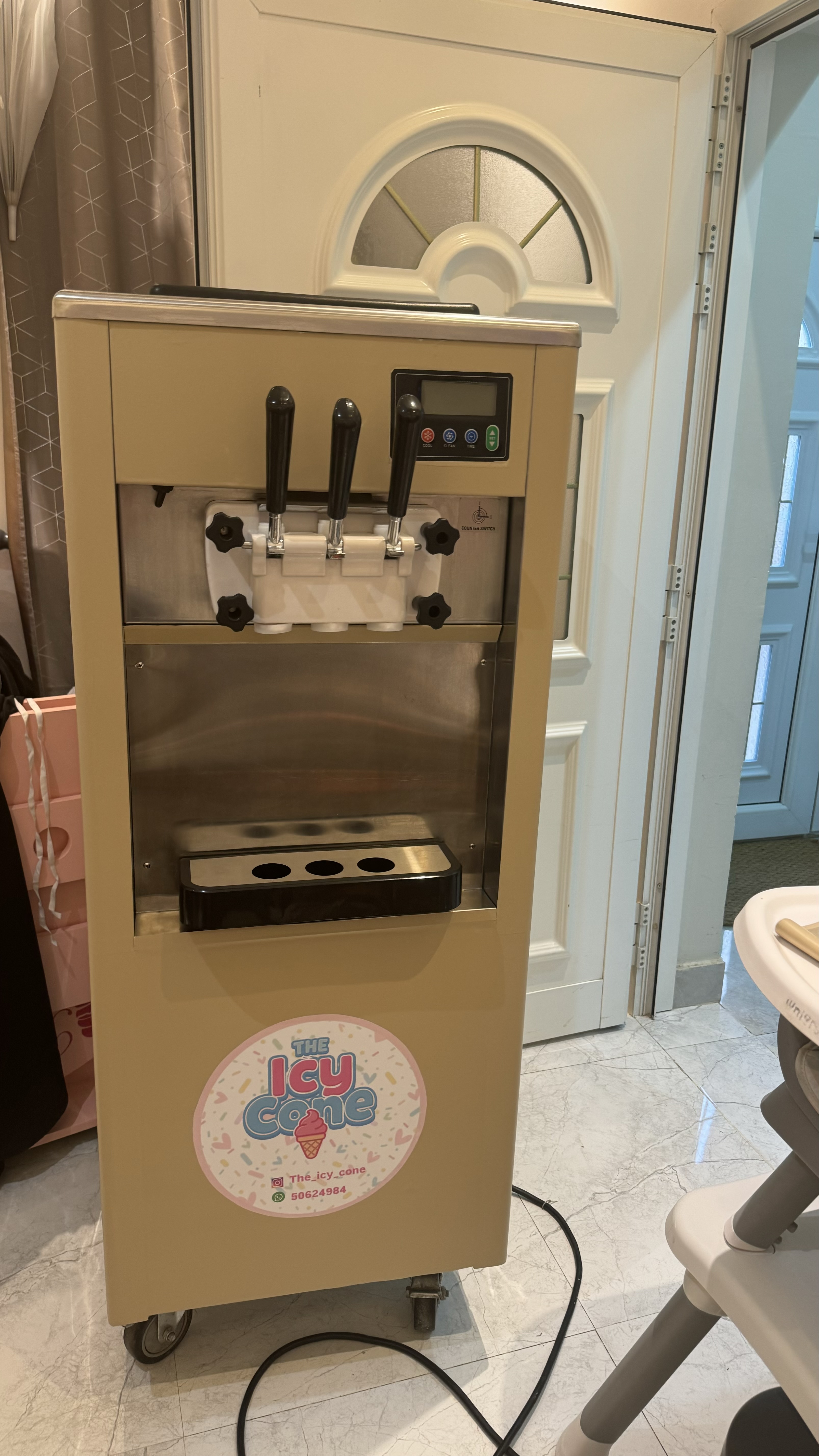 Ice cream machine  - Image 3