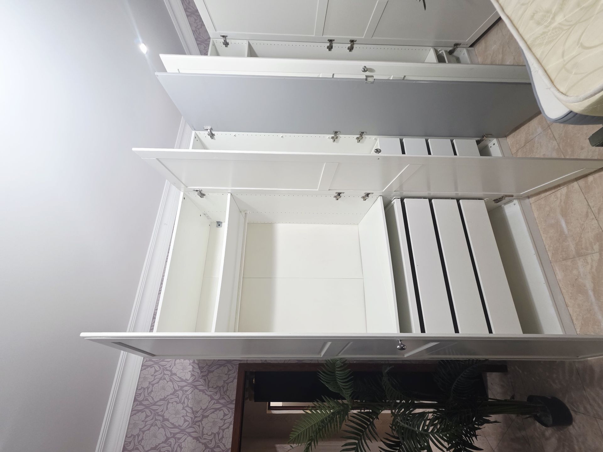 5 Door cabinet  - Image 8