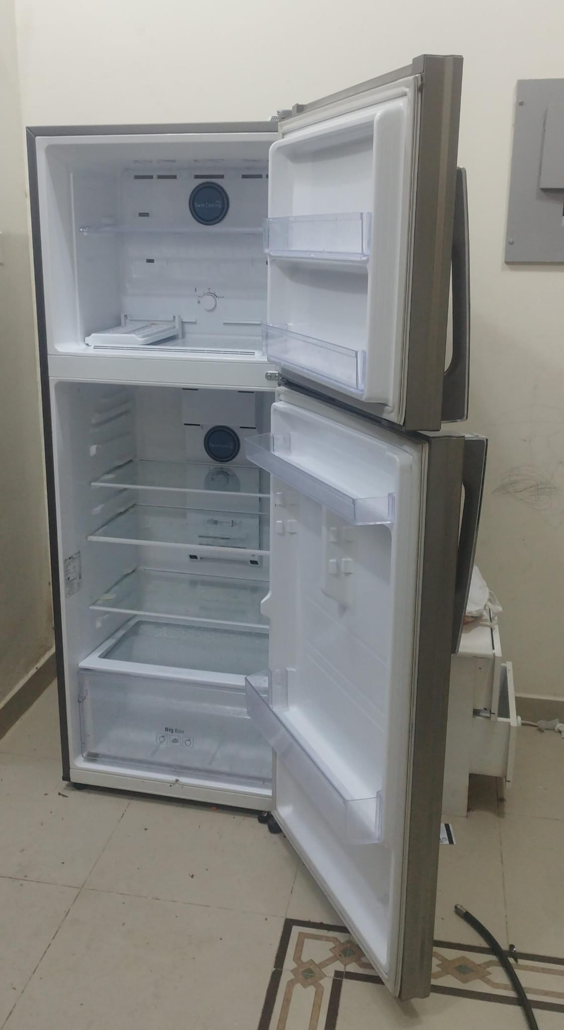 SAMSUNG REFRIDGERATOR FOR SALE - Image 3