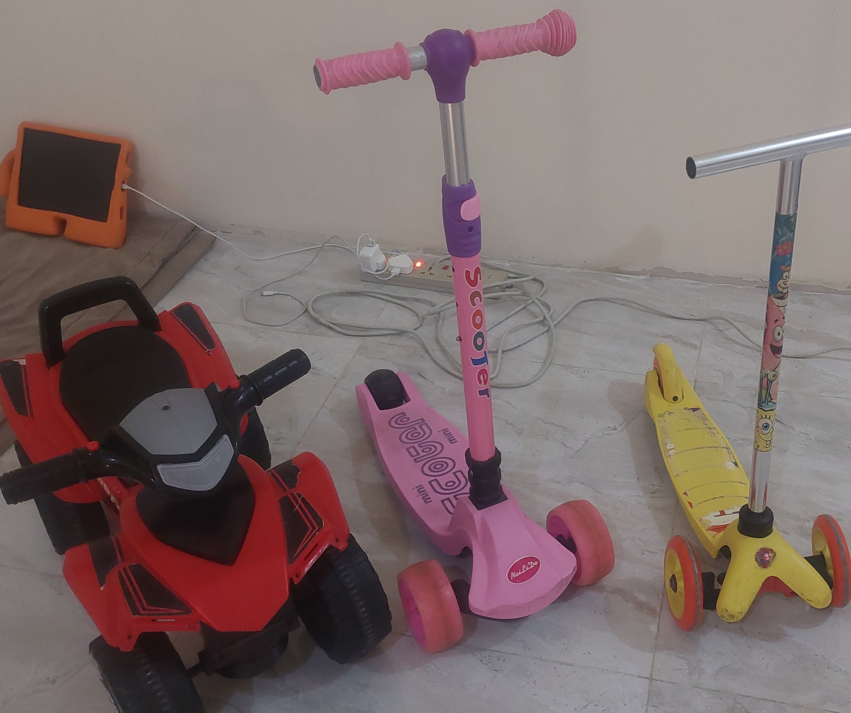 Scooters and car - Image 1
