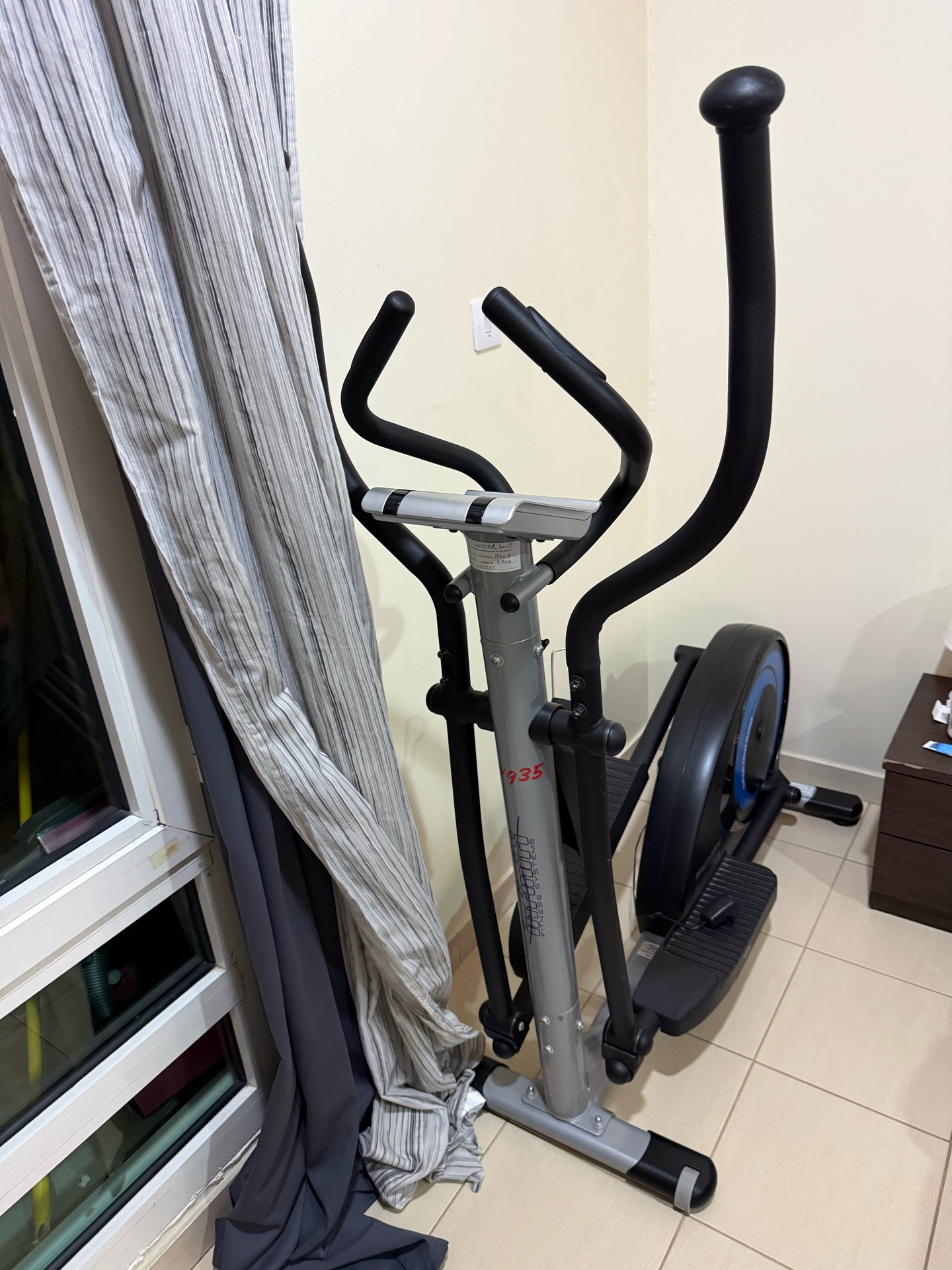 Elliptical machine (Excellent condition) - Image 5