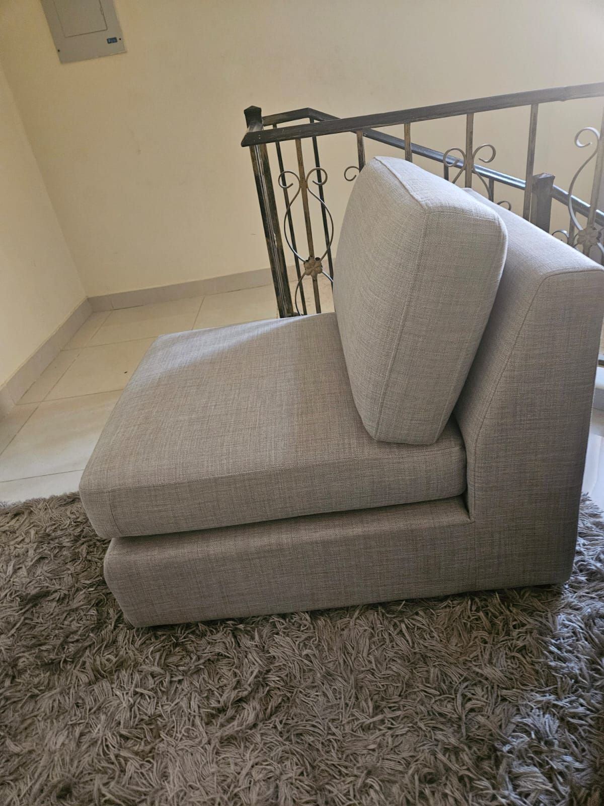 Single Sofa - Image 2