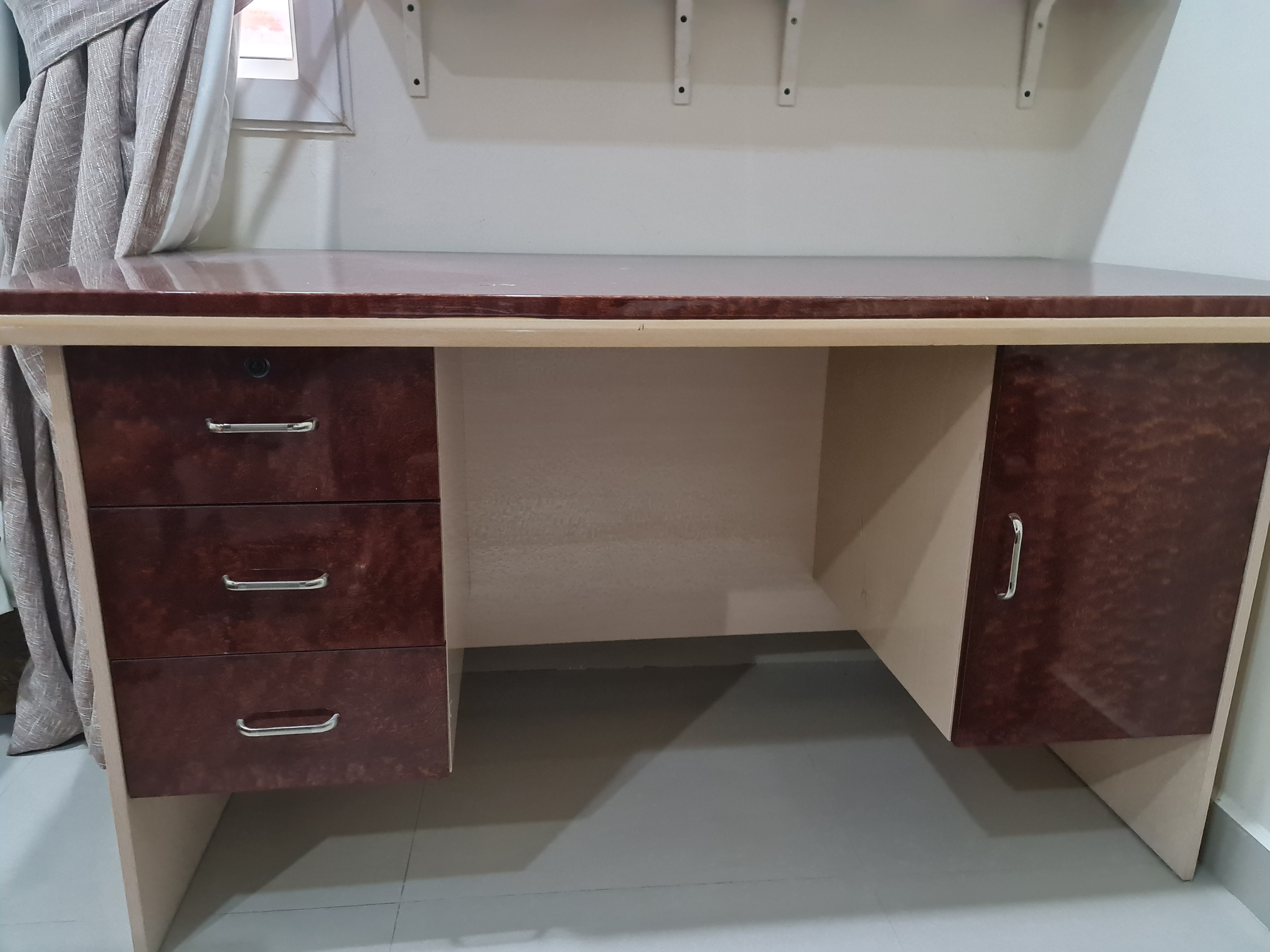 Study table - Image 1