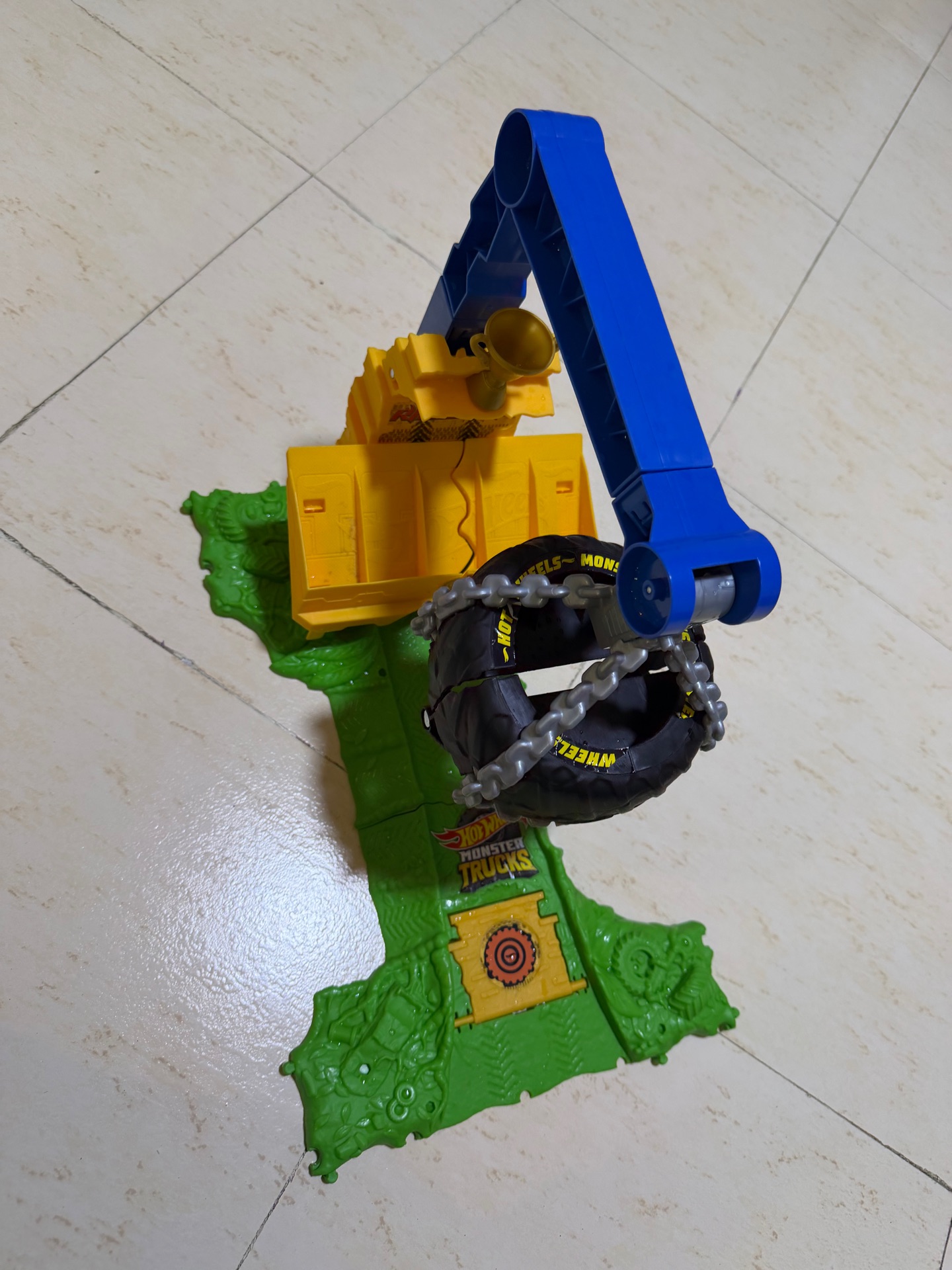 ELC Hot Wheels Monster Trucks Stunt Tire Playset - Image 7