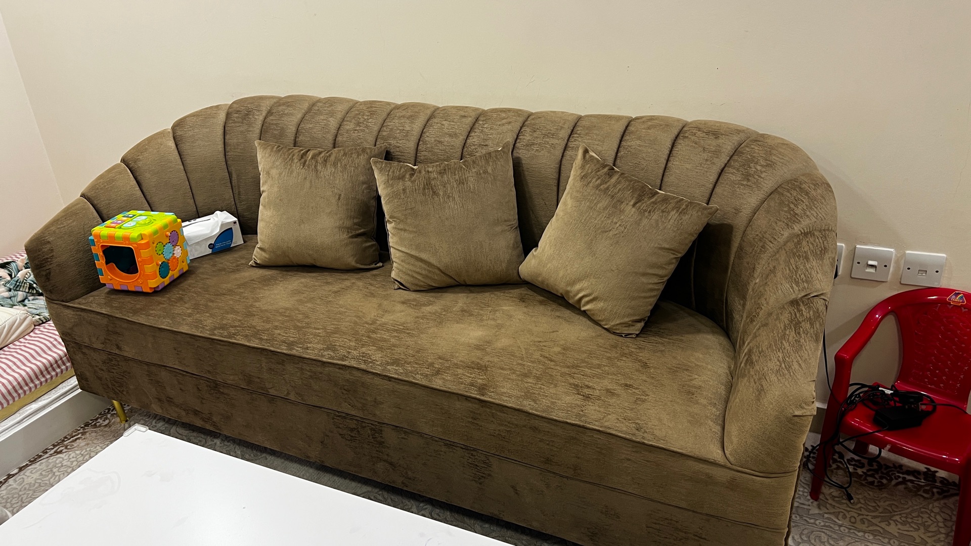 Sofa , coffee table. Trade mill, baby cut, ac - Image 1