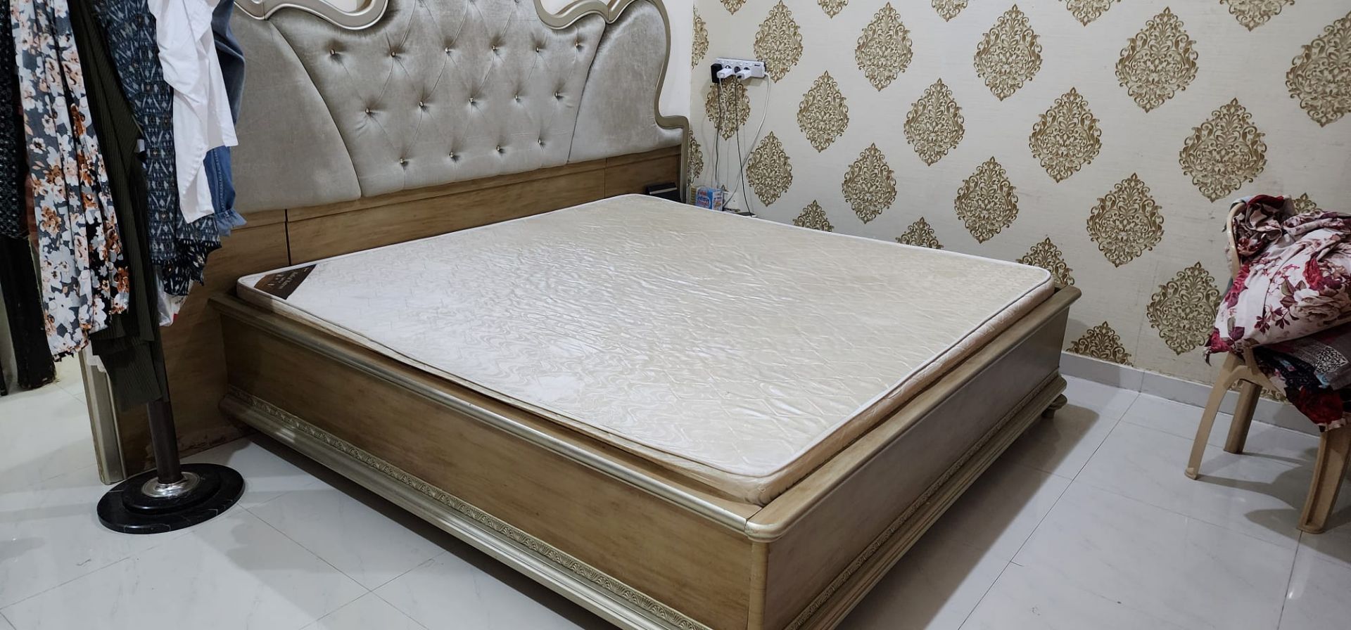 Big size wooden bed fram - Image 10