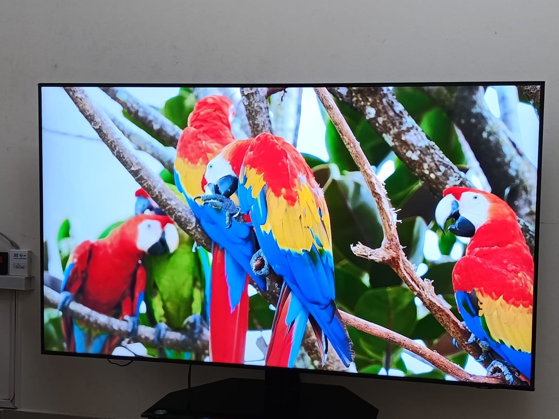 Samsung 85" smart Qled QA85Q80TAUXQR - Image 2
