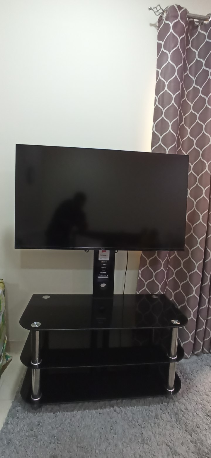 TV with stand - Image 4