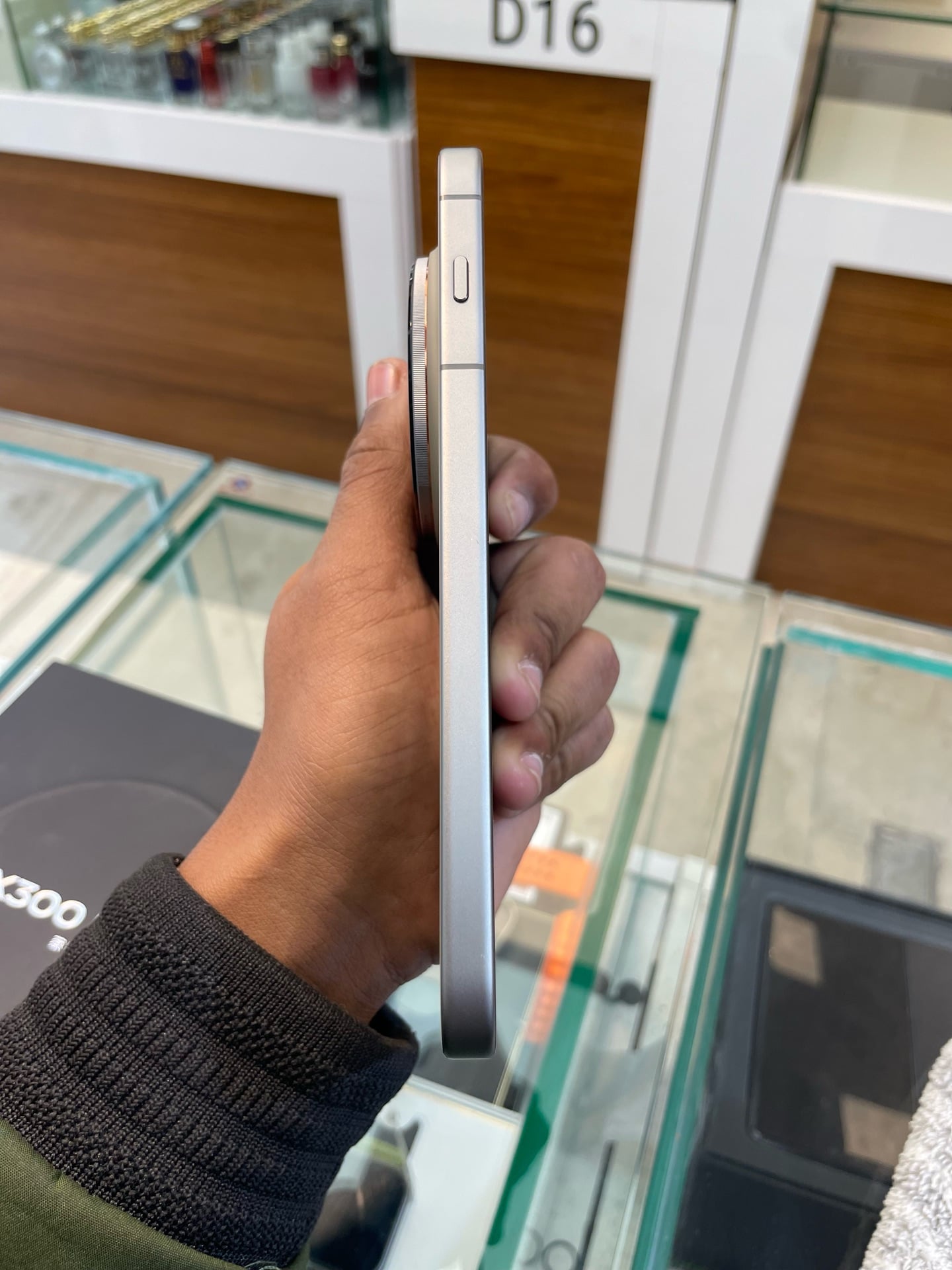 VIVO X300 Pro - Image 1