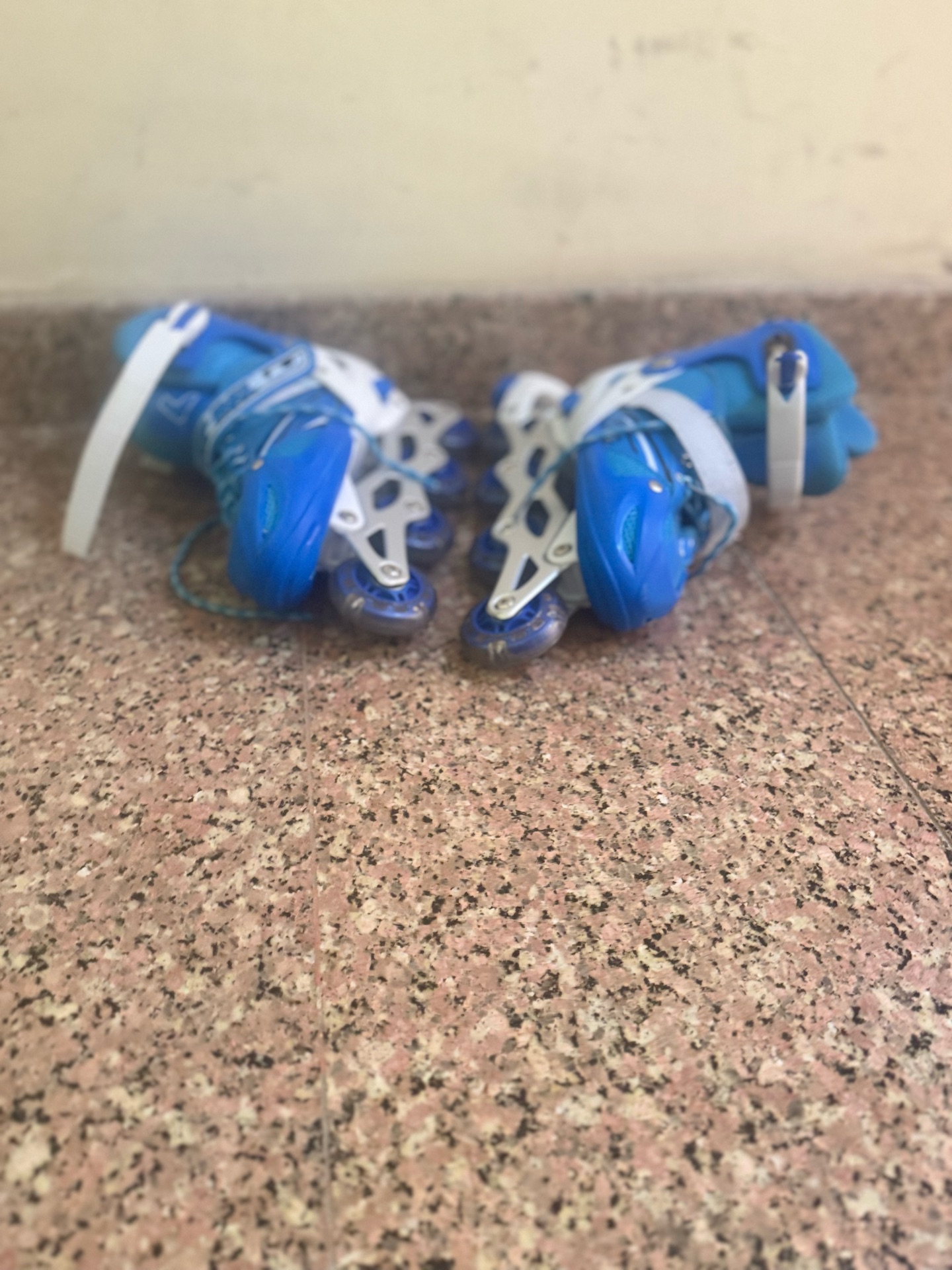 Kids roller skates  - Image 2