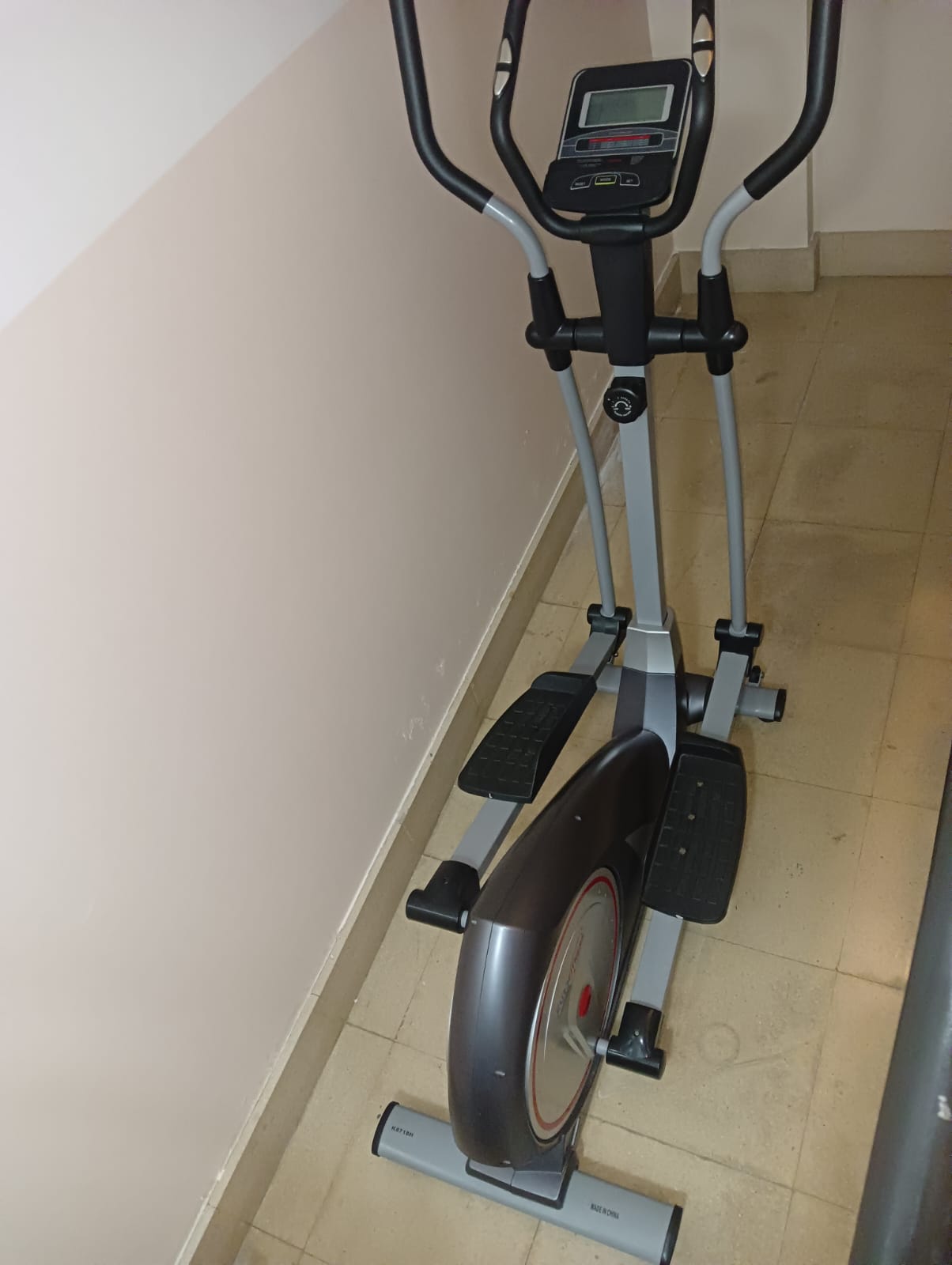 Elliptical Training Machine - Image 2