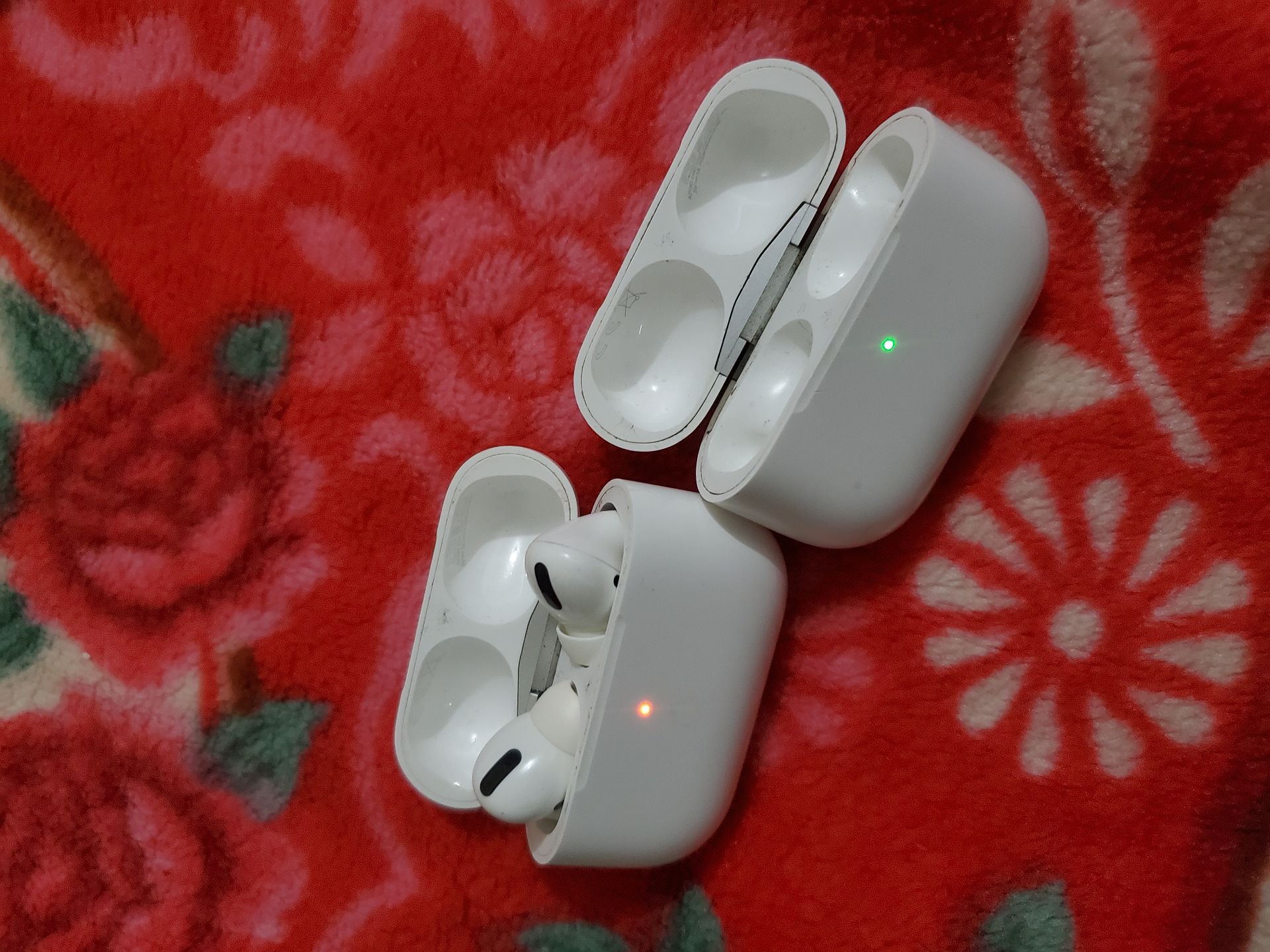 Apple airpods pro - Image 1