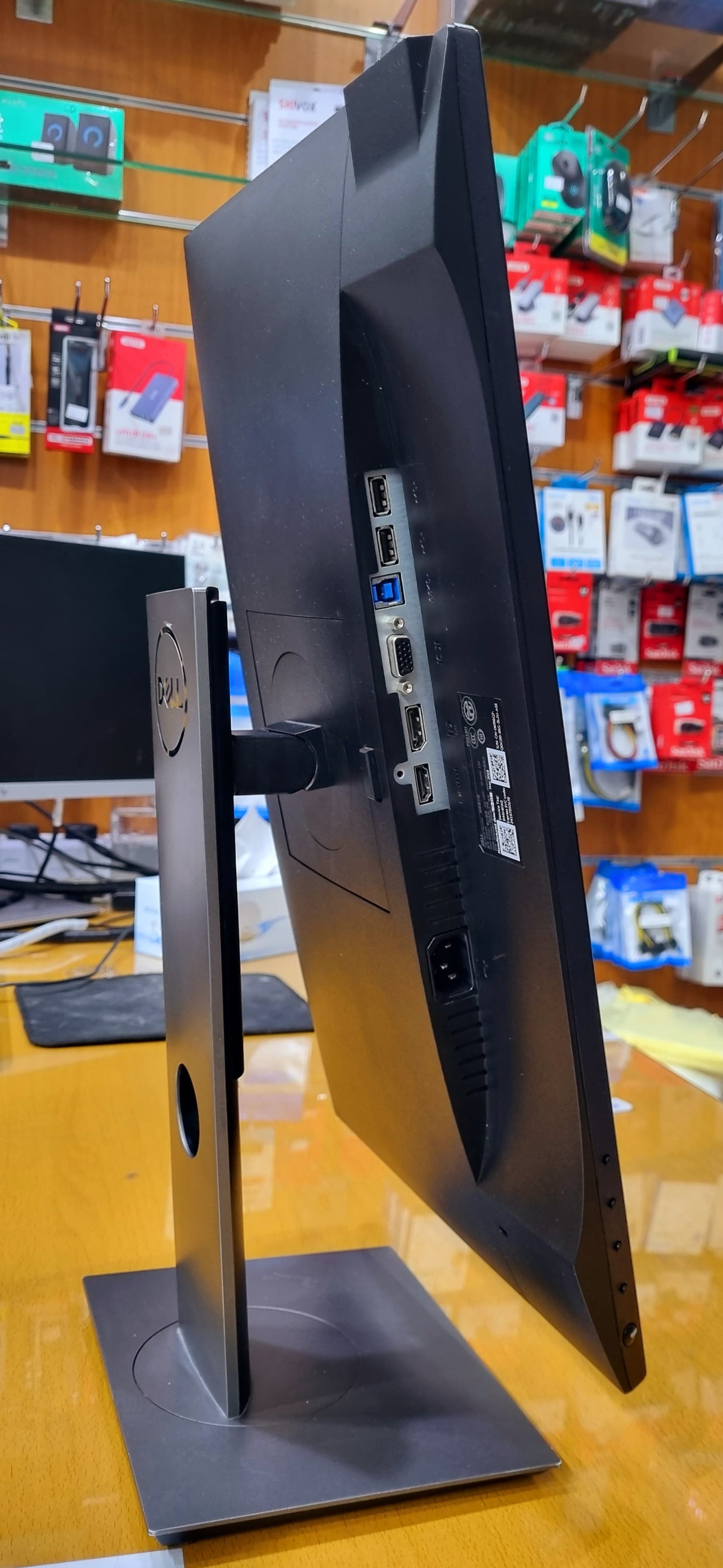 HP ELITEDESK Core i7 + شاشة 22 بوصة بدون إطار - Image 6