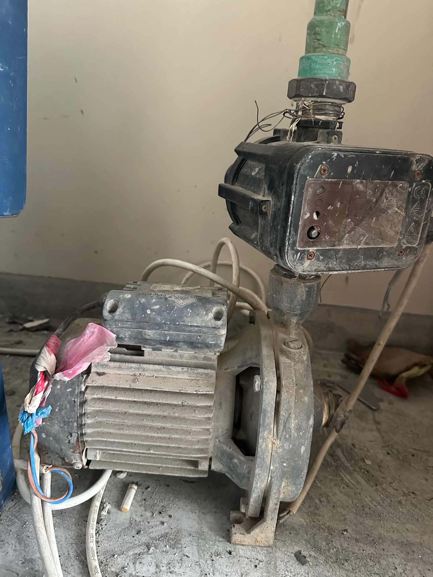 Generator, compactor, vibrator, 1 hp pump and other construction handtools - Image 7