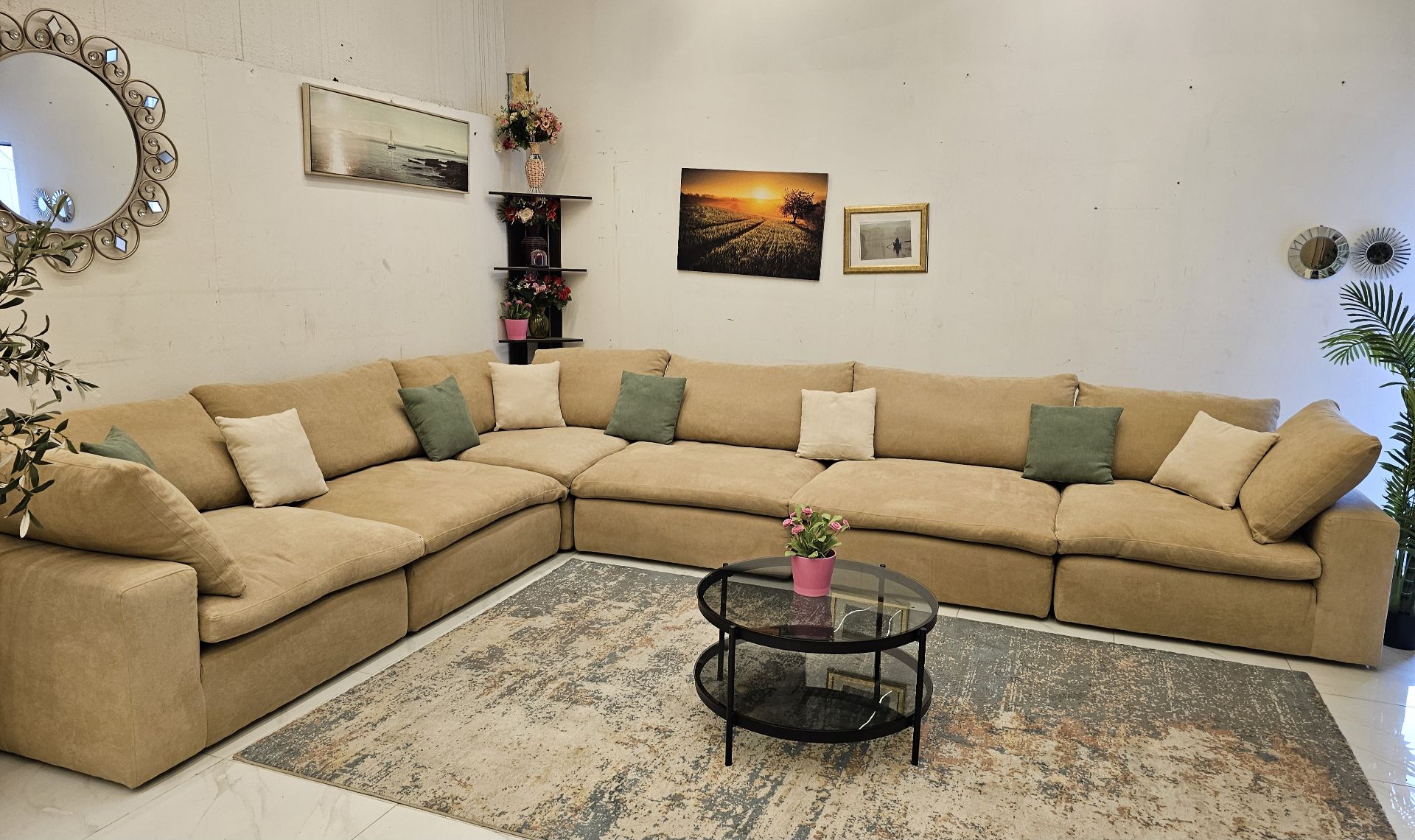 كنب على شكل حرف L من ماركة Homes r us للبيع بحالة ممتازة - Image 10
