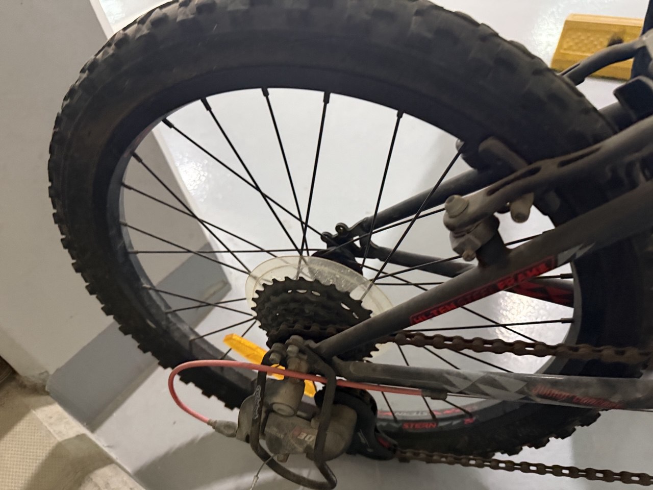 Kid's mountain bike 20". 6-10 YO (Height 120-140 cm) - Image 2