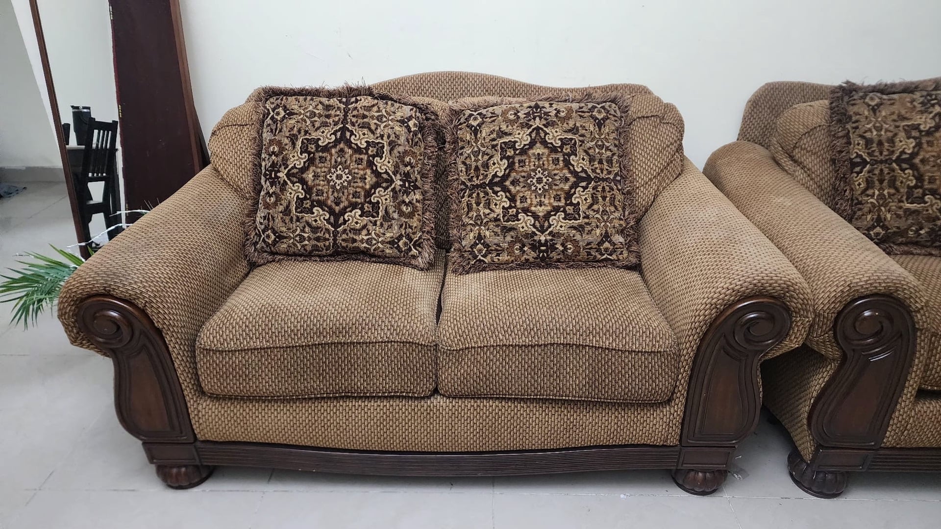 2 SOFAS AND 5 PILLOWS FOR SALE I ONLY 350 QAR - Image 3