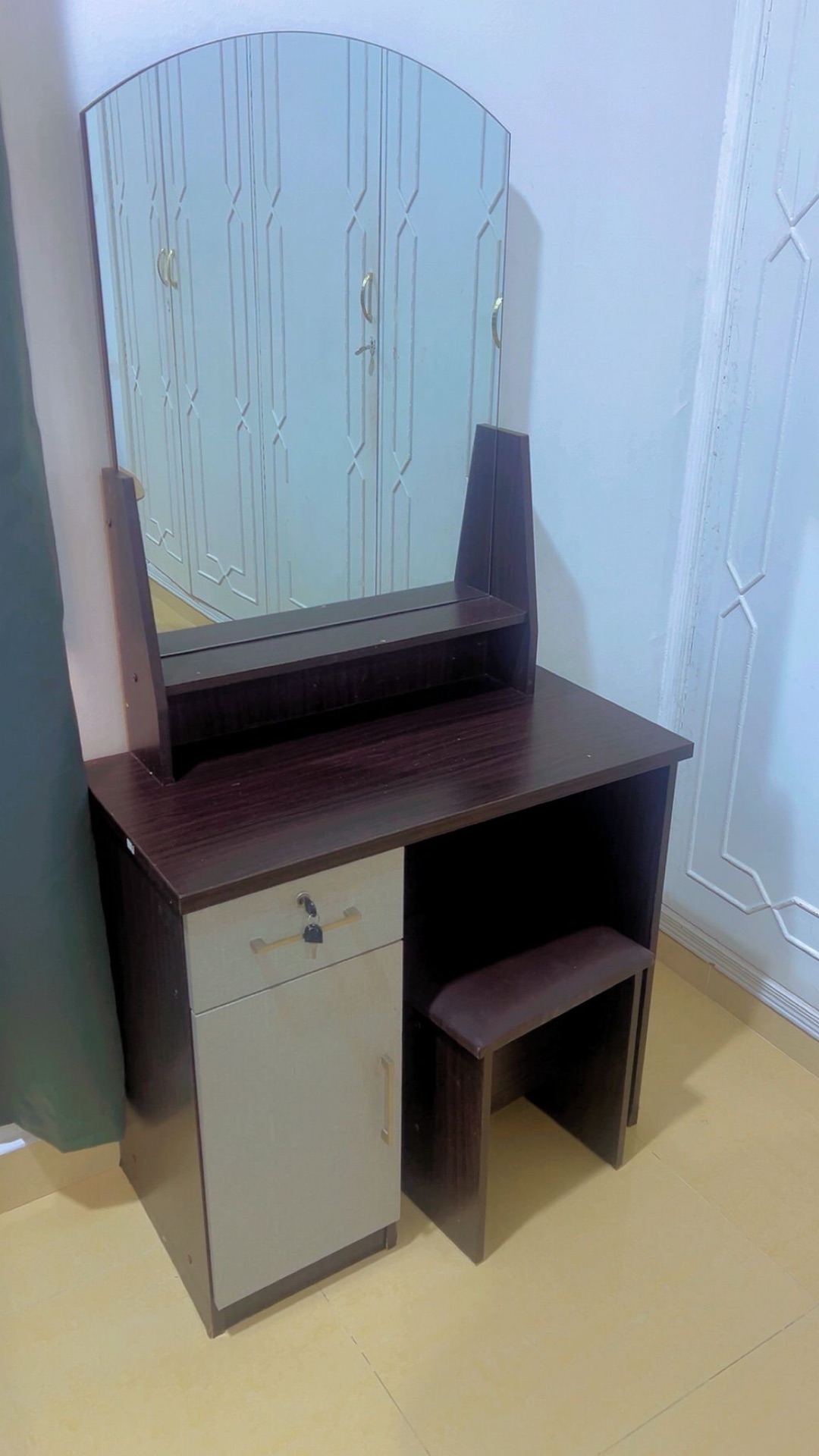 Sofa plus dresser mirror  - Image 5