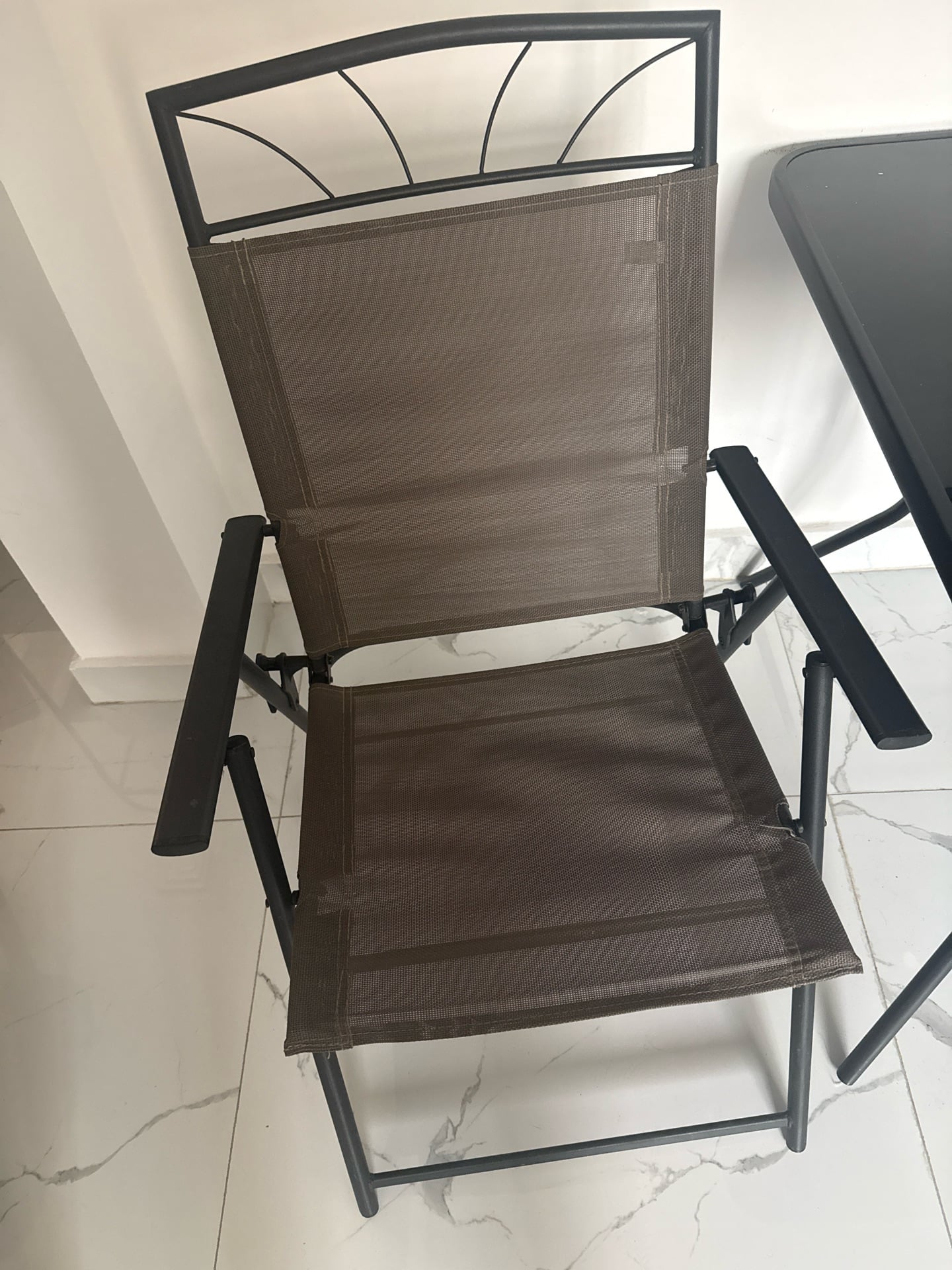Table 4 chairs  - Image 2