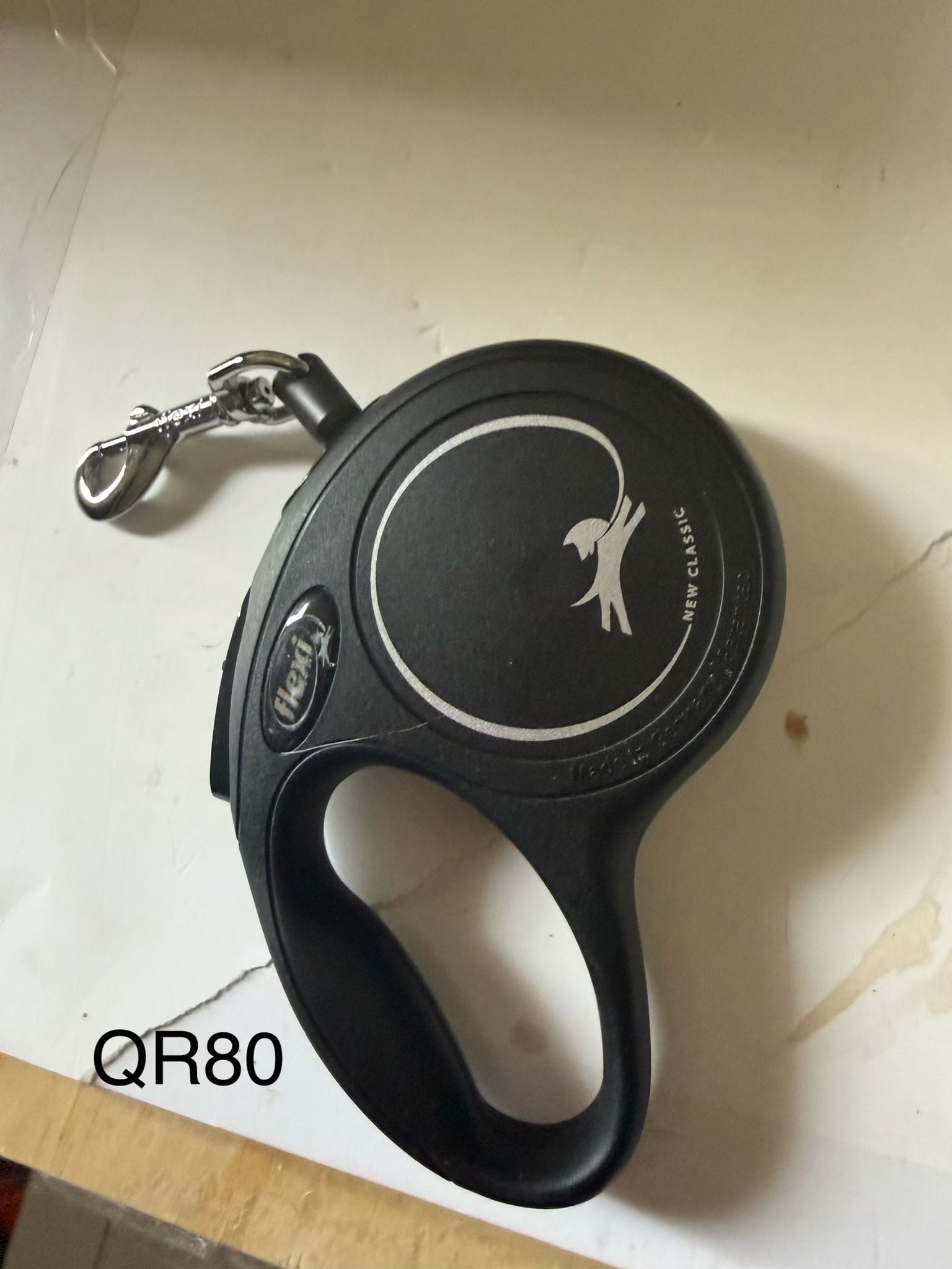 CAT HOUSE, DOG LEASH, CAT CLOTH AND ACCOSARRIES FOR GIVEAWAY SALE  - Image 5