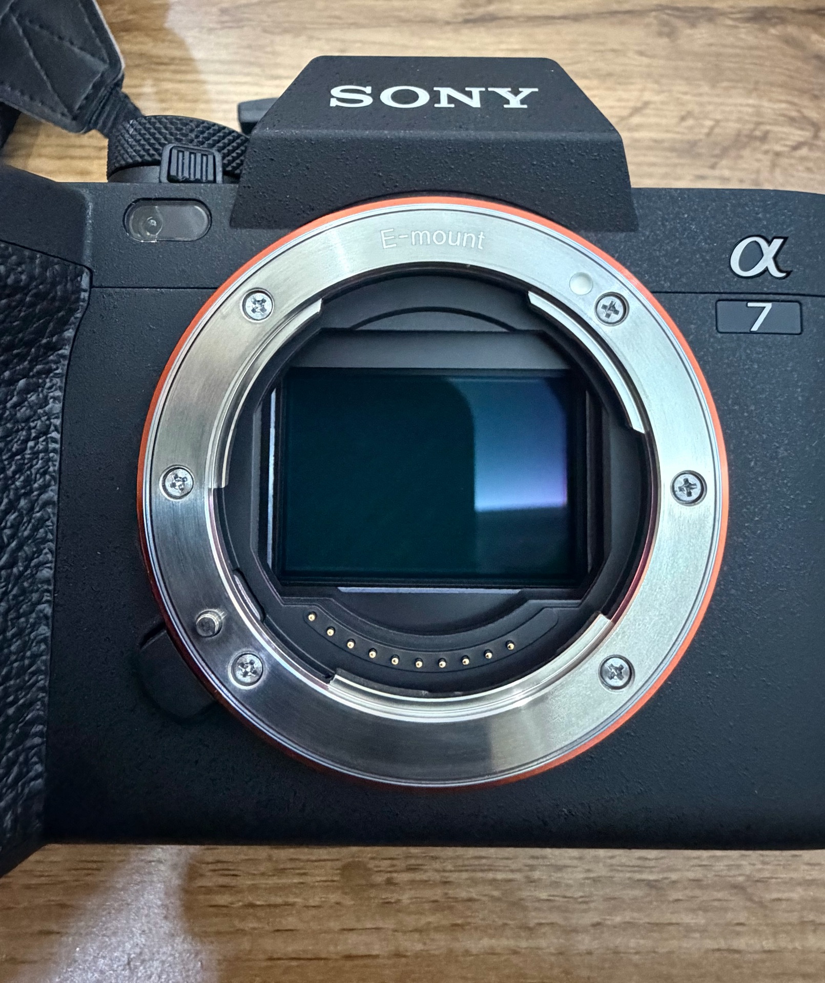 Sony Alpha 7 IV and lens - Image 4