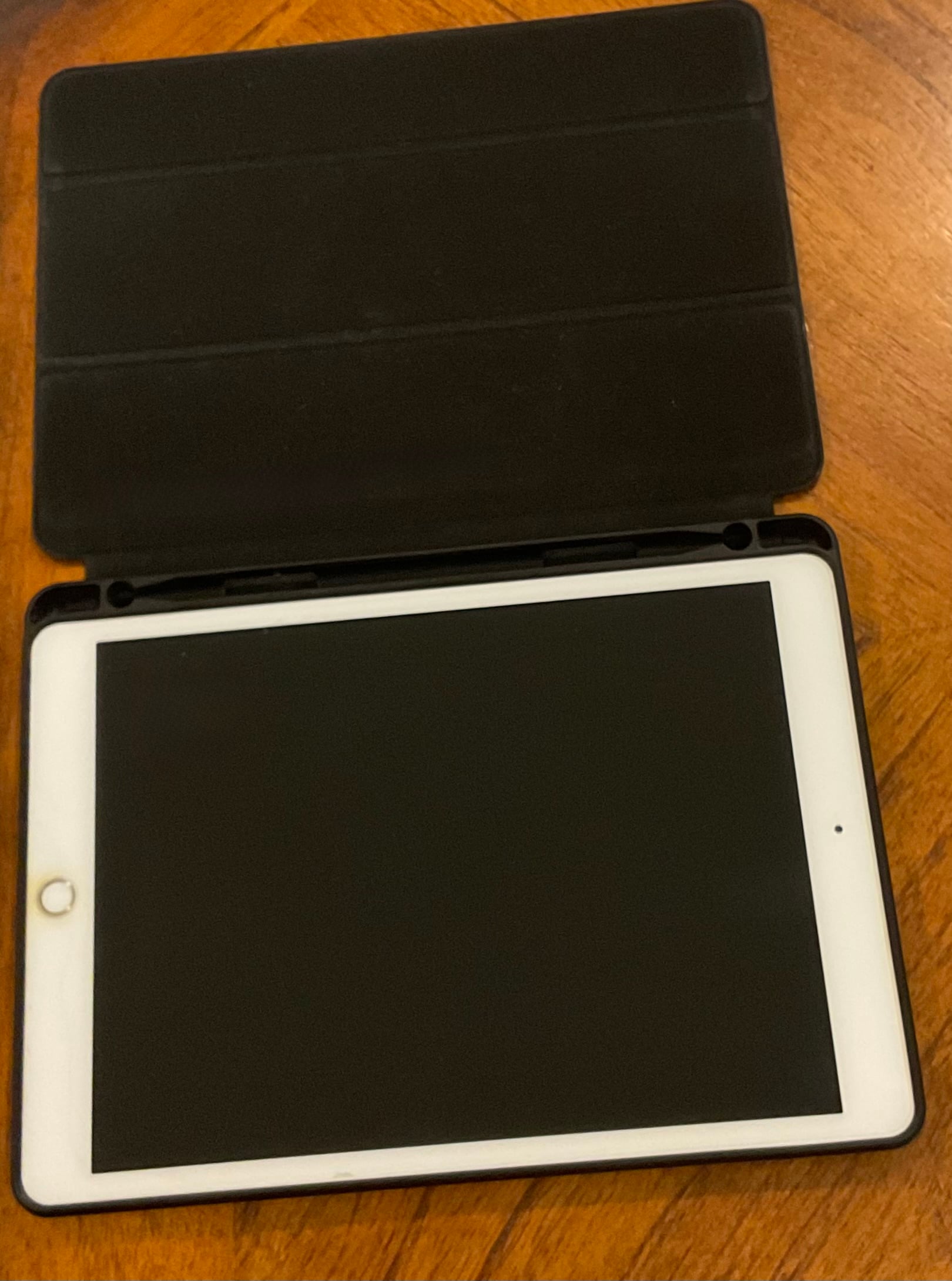 iPad 7th gen + 1st gen apple pencil + Cover + charger  - Image 3