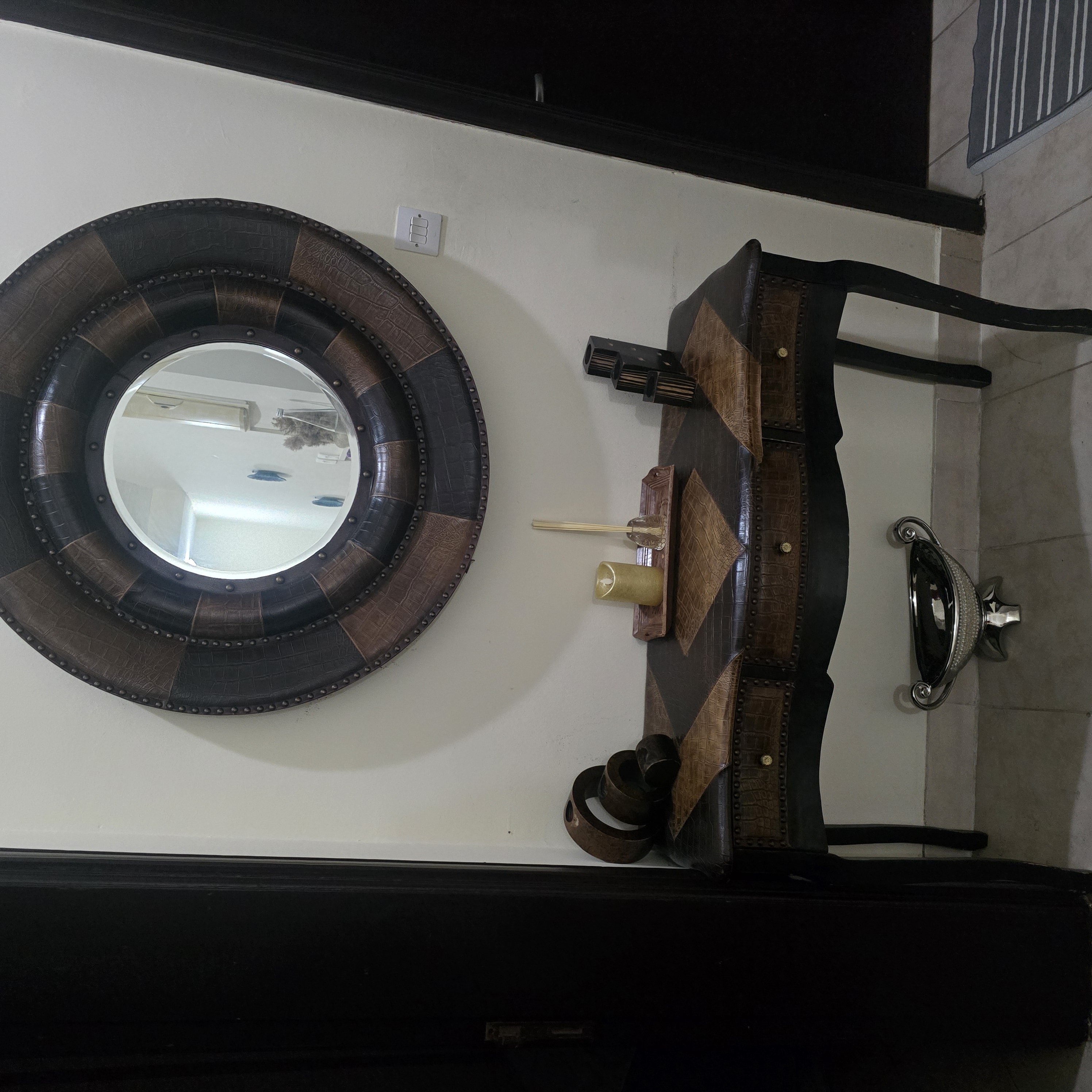 Console table with mirror - Image 2