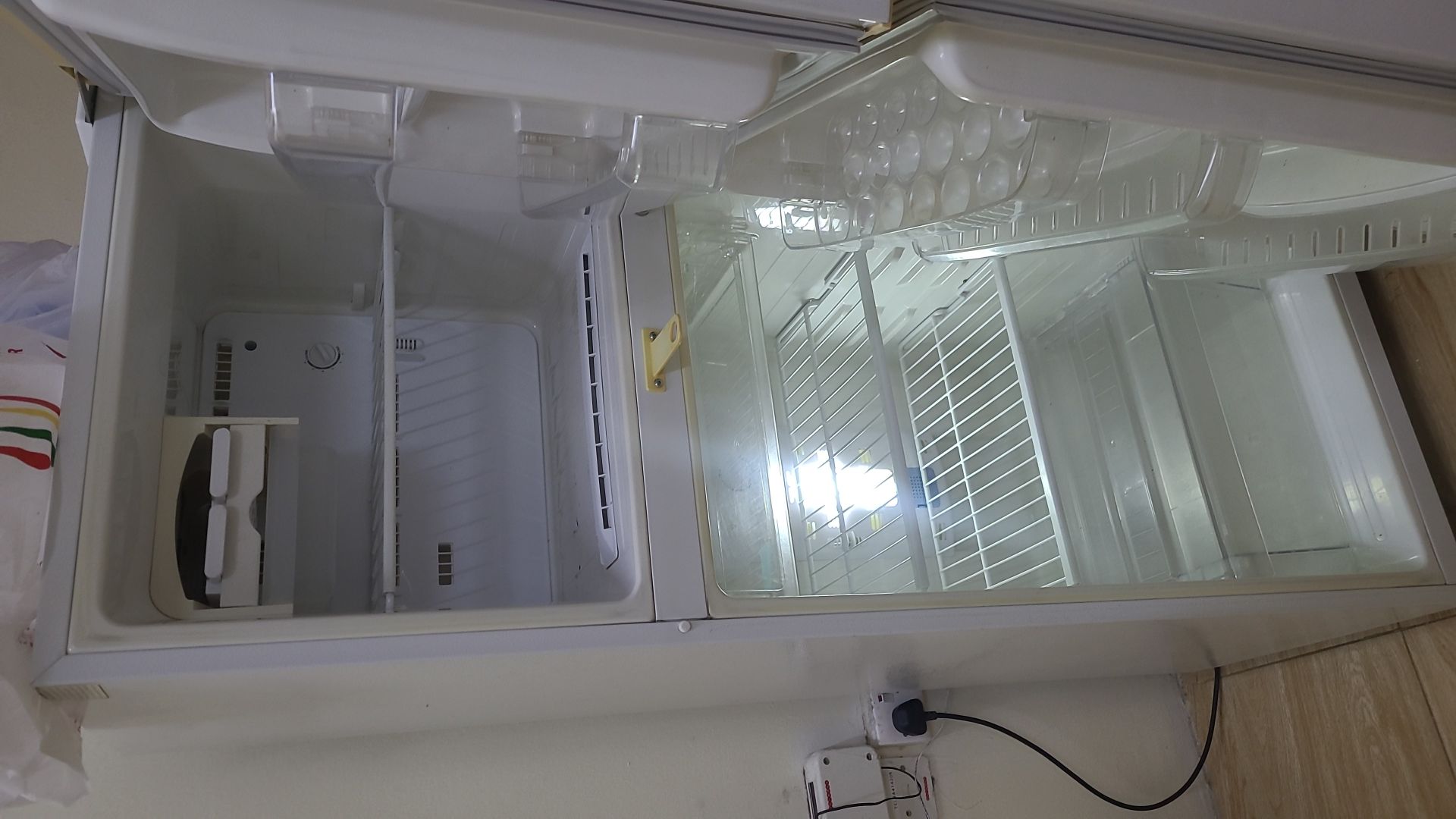 Samsung refrigerator 280 litre double door  - Image 2